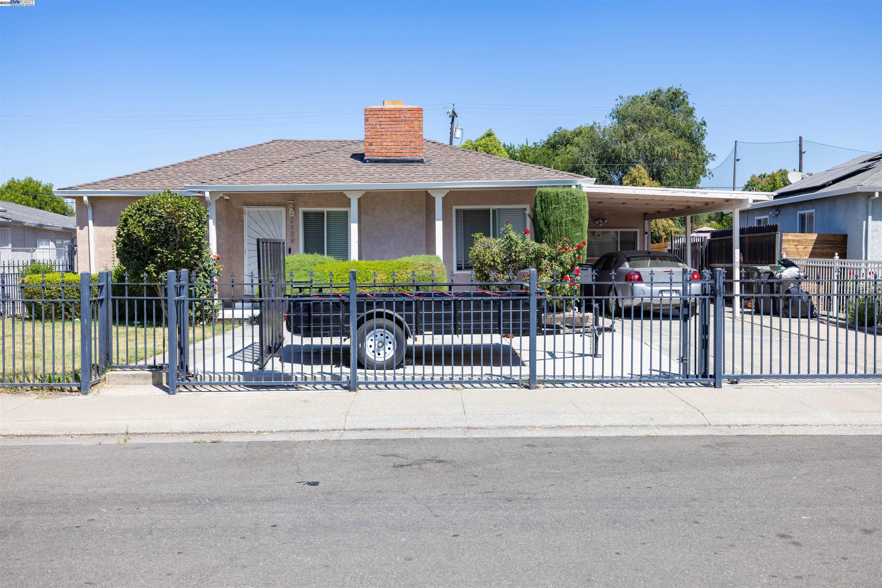 Detail Gallery Image 1 of 44 For 3459 W Euclid Ave, Stockton,  CA 95204 - 3 Beds | 2 Baths