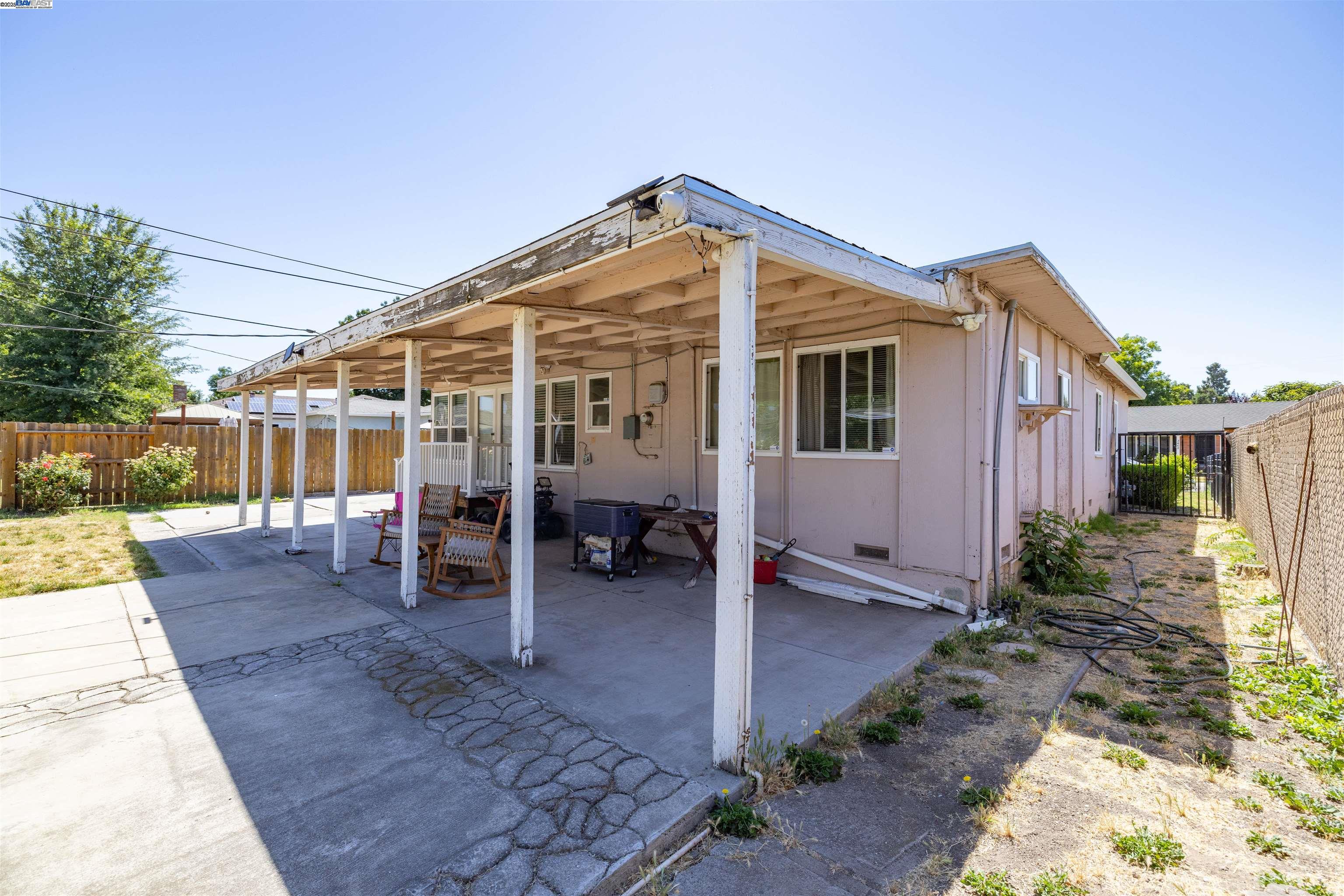 Detail Gallery Image 13 of 44 For 3459 W Euclid Ave, Stockton,  CA 95204 - 3 Beds | 2 Baths