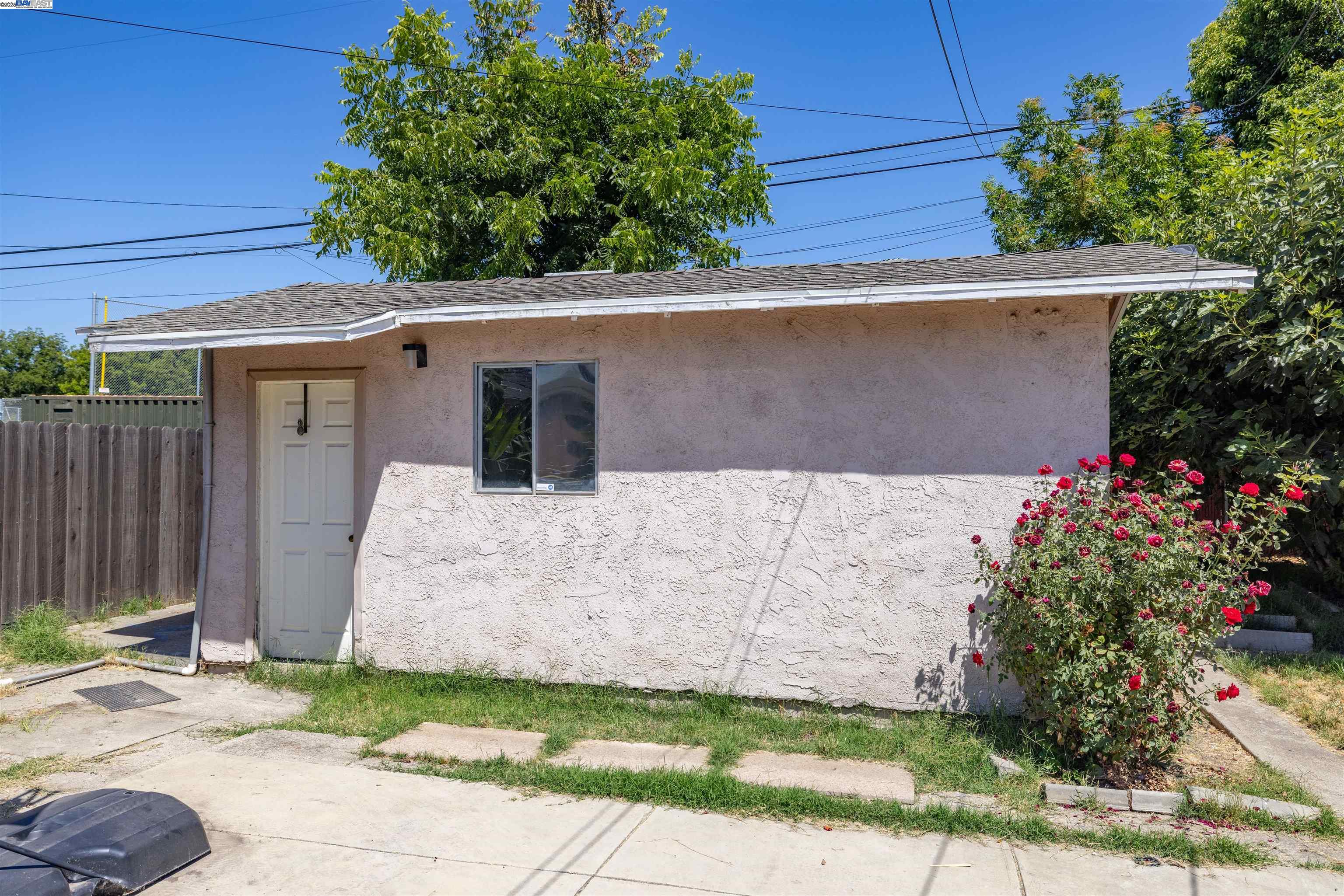 Detail Gallery Image 15 of 44 For 3459 W Euclid Ave, Stockton,  CA 95204 - 3 Beds | 2 Baths