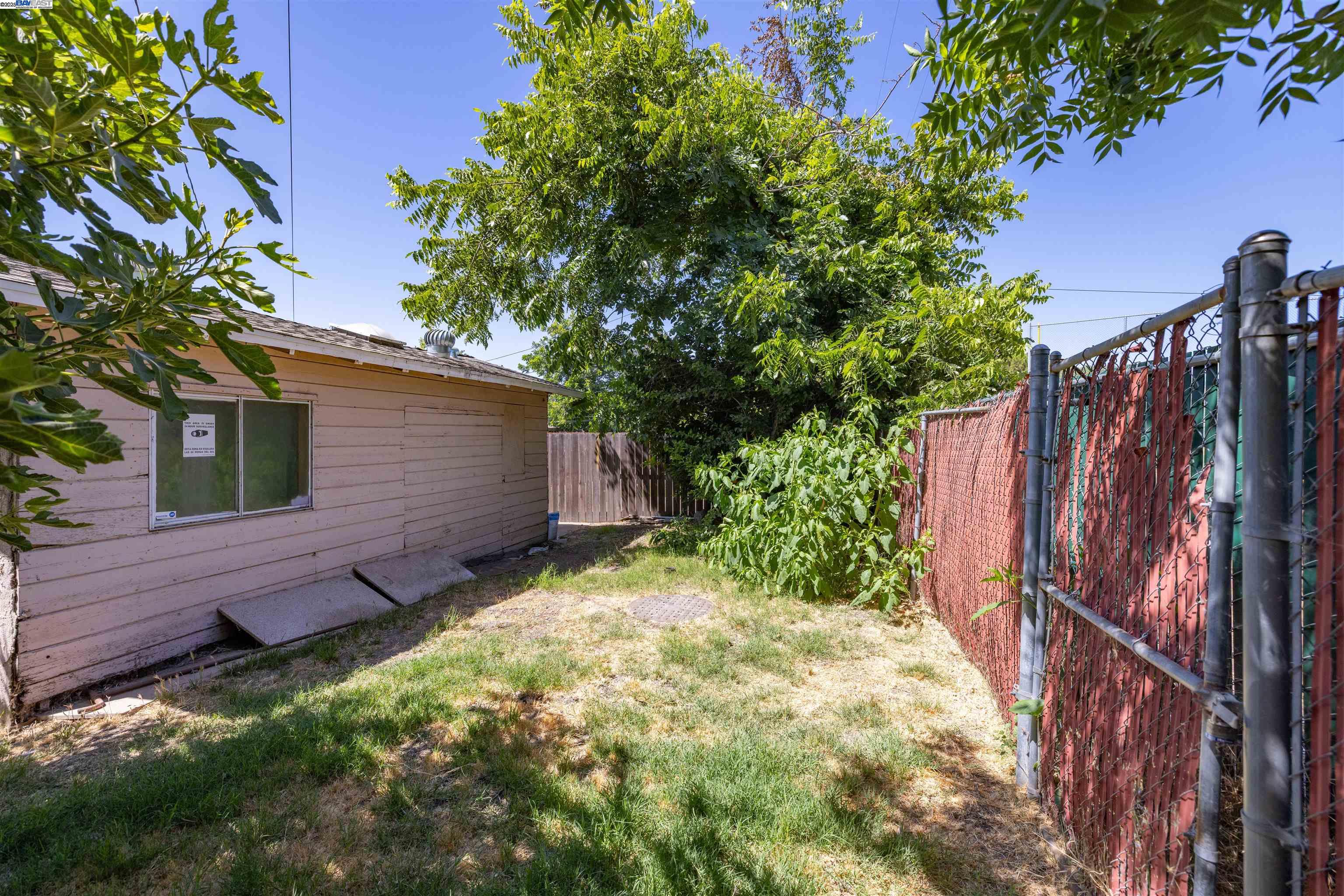 Detail Gallery Image 16 of 44 For 3459 W Euclid Ave, Stockton,  CA 95204 - 3 Beds | 2 Baths
