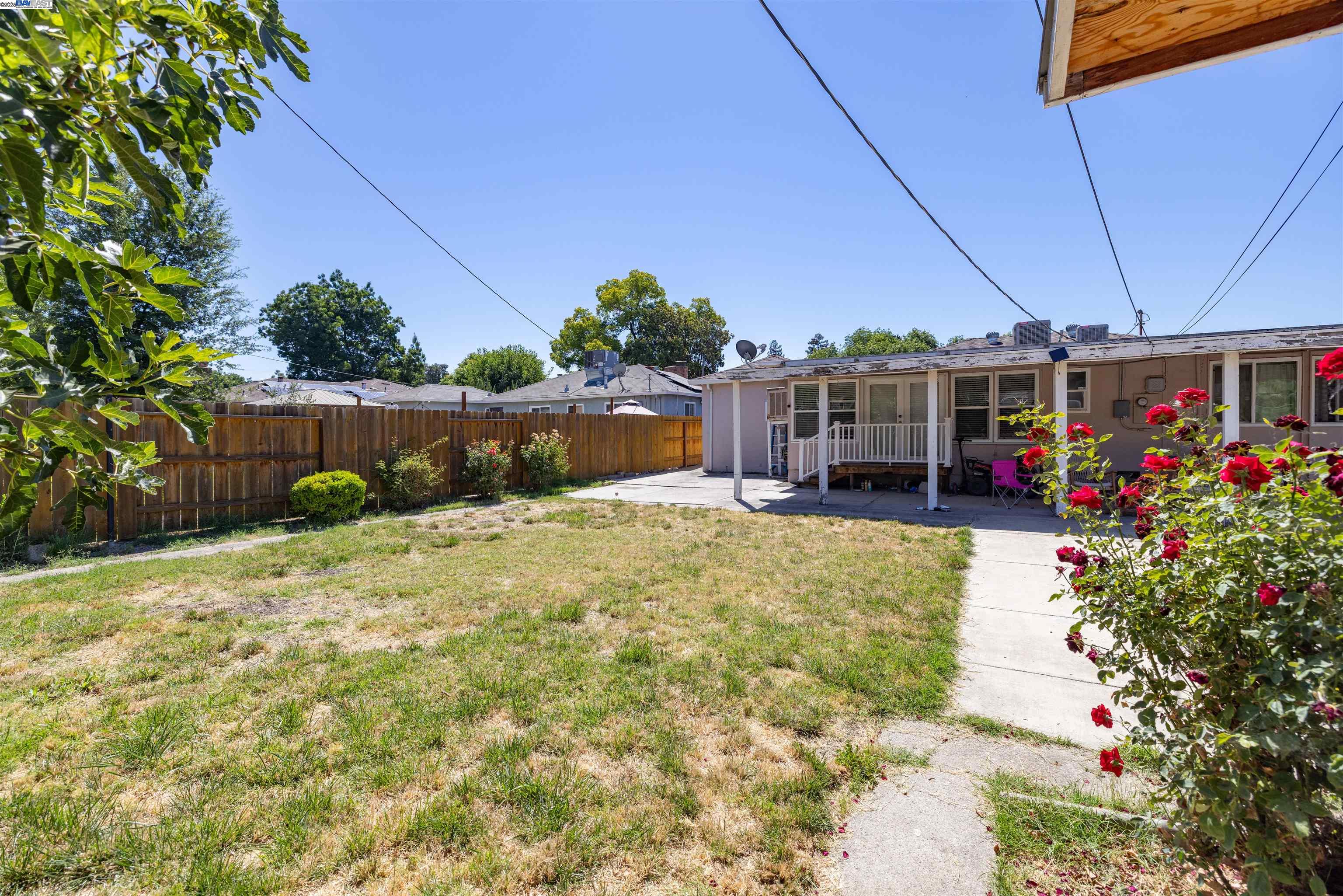 Detail Gallery Image 17 of 44 For 3459 W Euclid Ave, Stockton,  CA 95204 - 3 Beds | 2 Baths