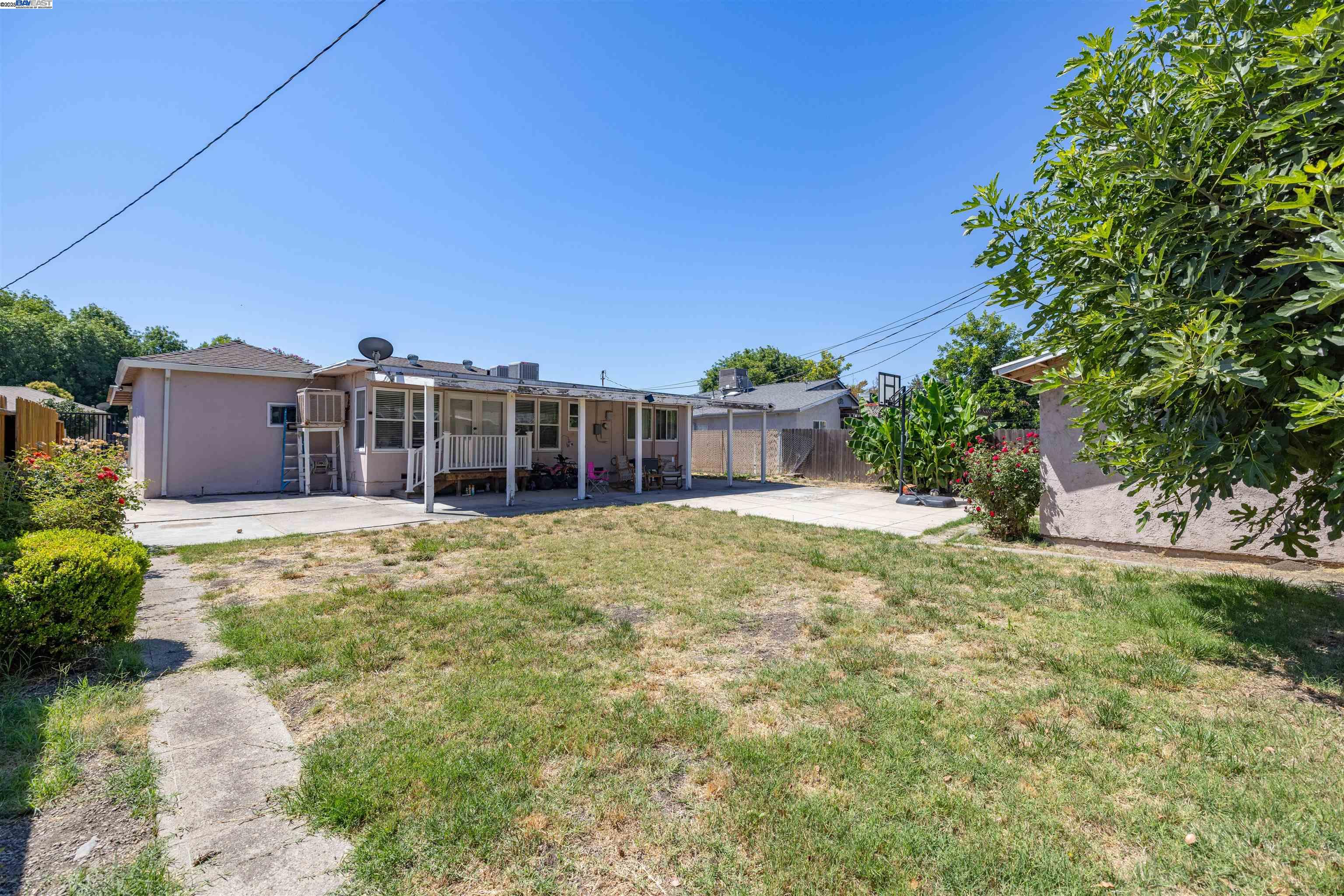 Detail Gallery Image 18 of 44 For 3459 W Euclid Ave, Stockton,  CA 95204 - 3 Beds | 2 Baths