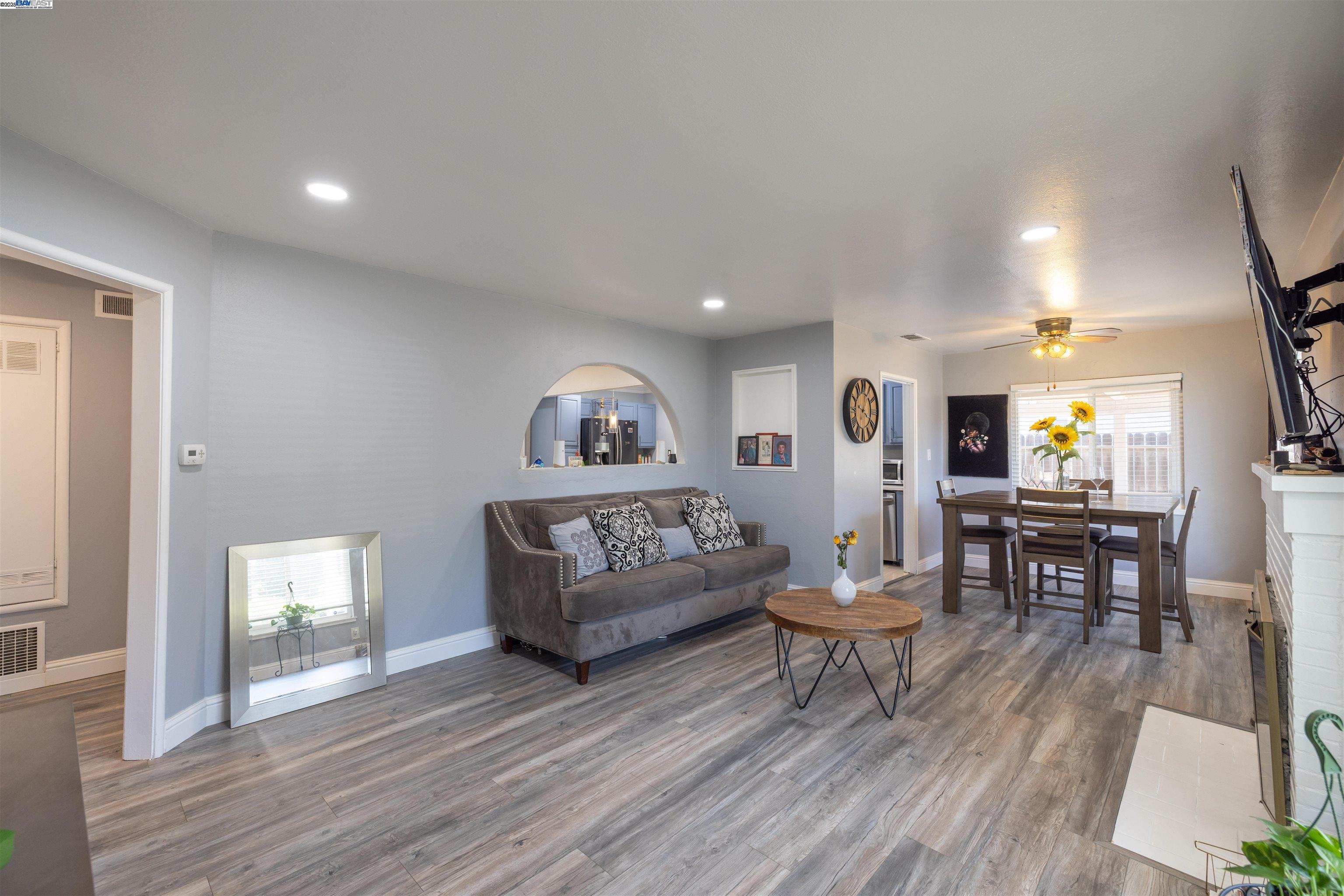 Detail Gallery Image 20 of 44 For 3459 W Euclid Ave, Stockton,  CA 95204 - 3 Beds | 2 Baths