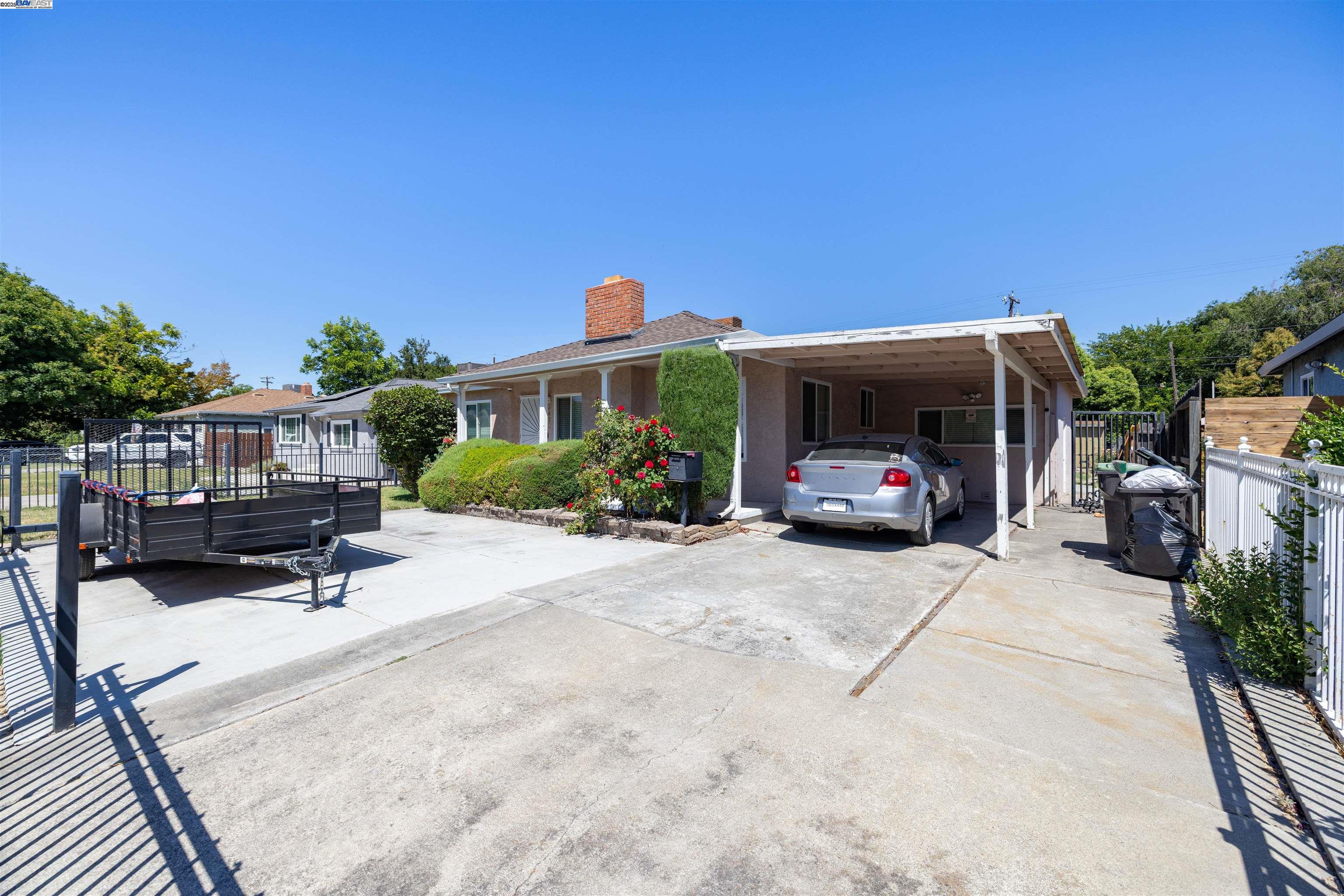 Detail Gallery Image 3 of 44 For 3459 W Euclid Ave, Stockton,  CA 95204 - 3 Beds | 2 Baths