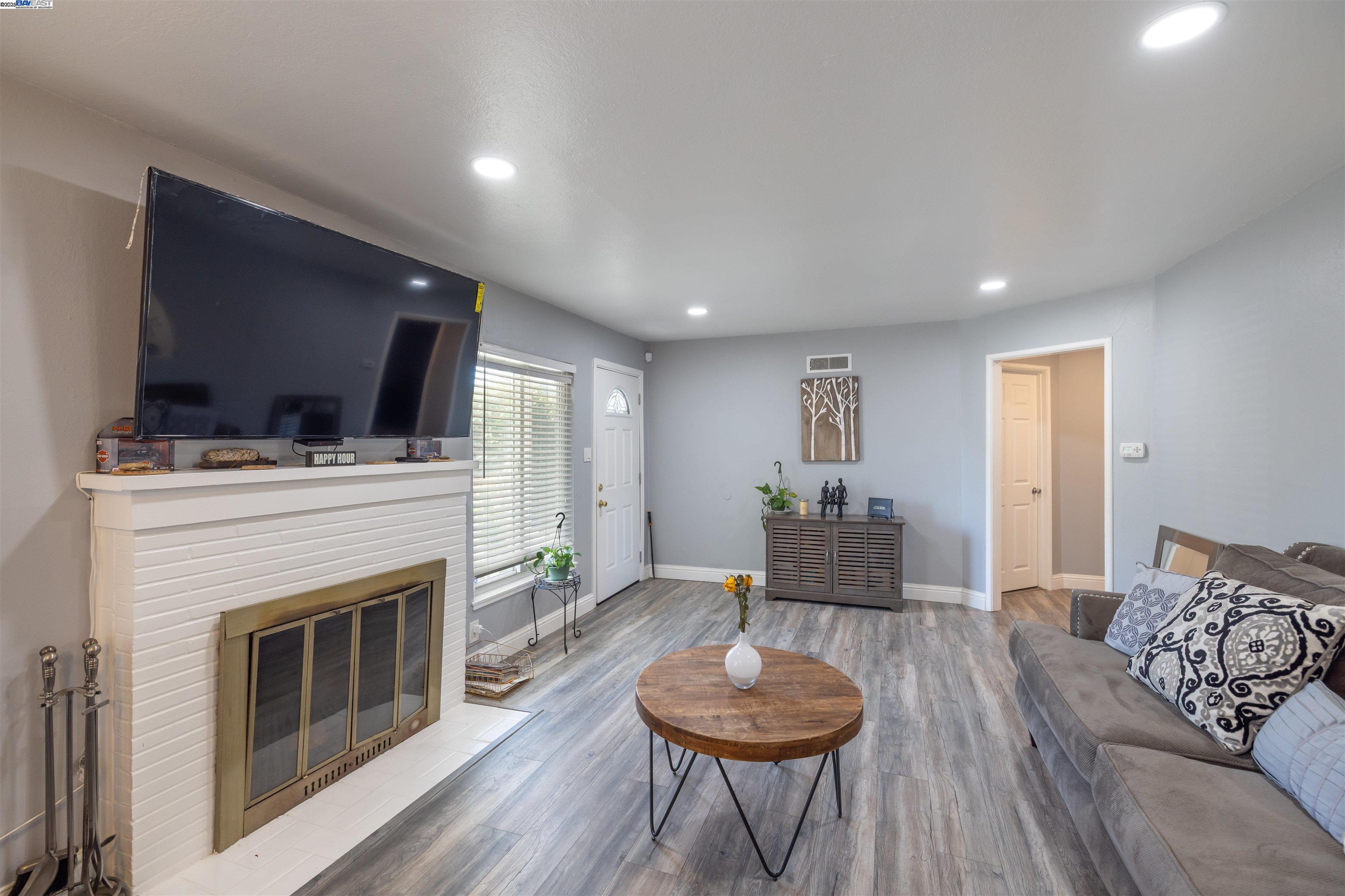 Detail Gallery Image 21 of 44 For 3459 W Euclid Ave, Stockton,  CA 95204 - 3 Beds | 2 Baths