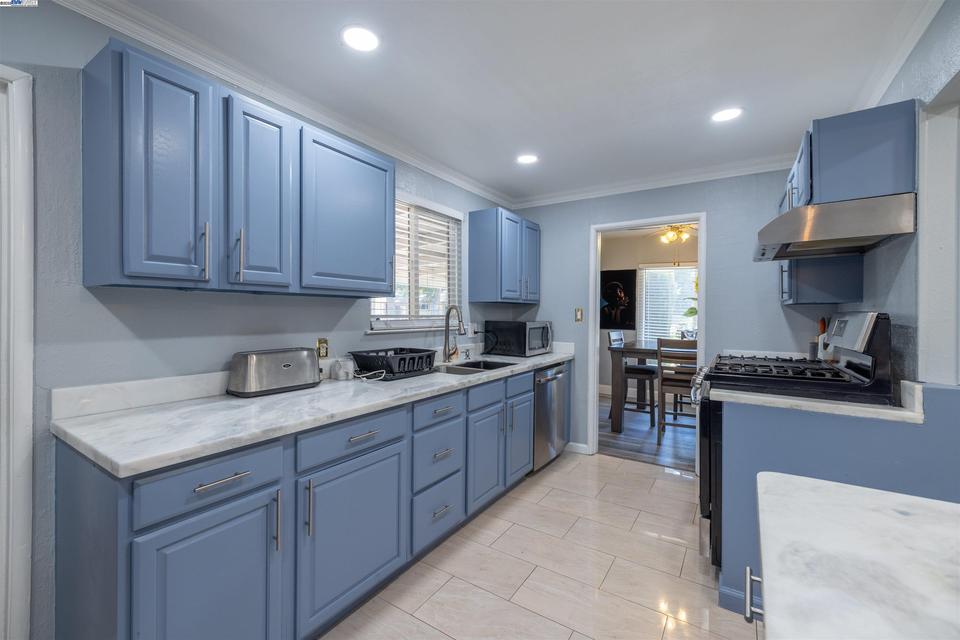 Detail Gallery Image 32 of 44 For 3459 W Euclid Ave, Stockton,  CA 95204 - 3 Beds | 2 Baths
