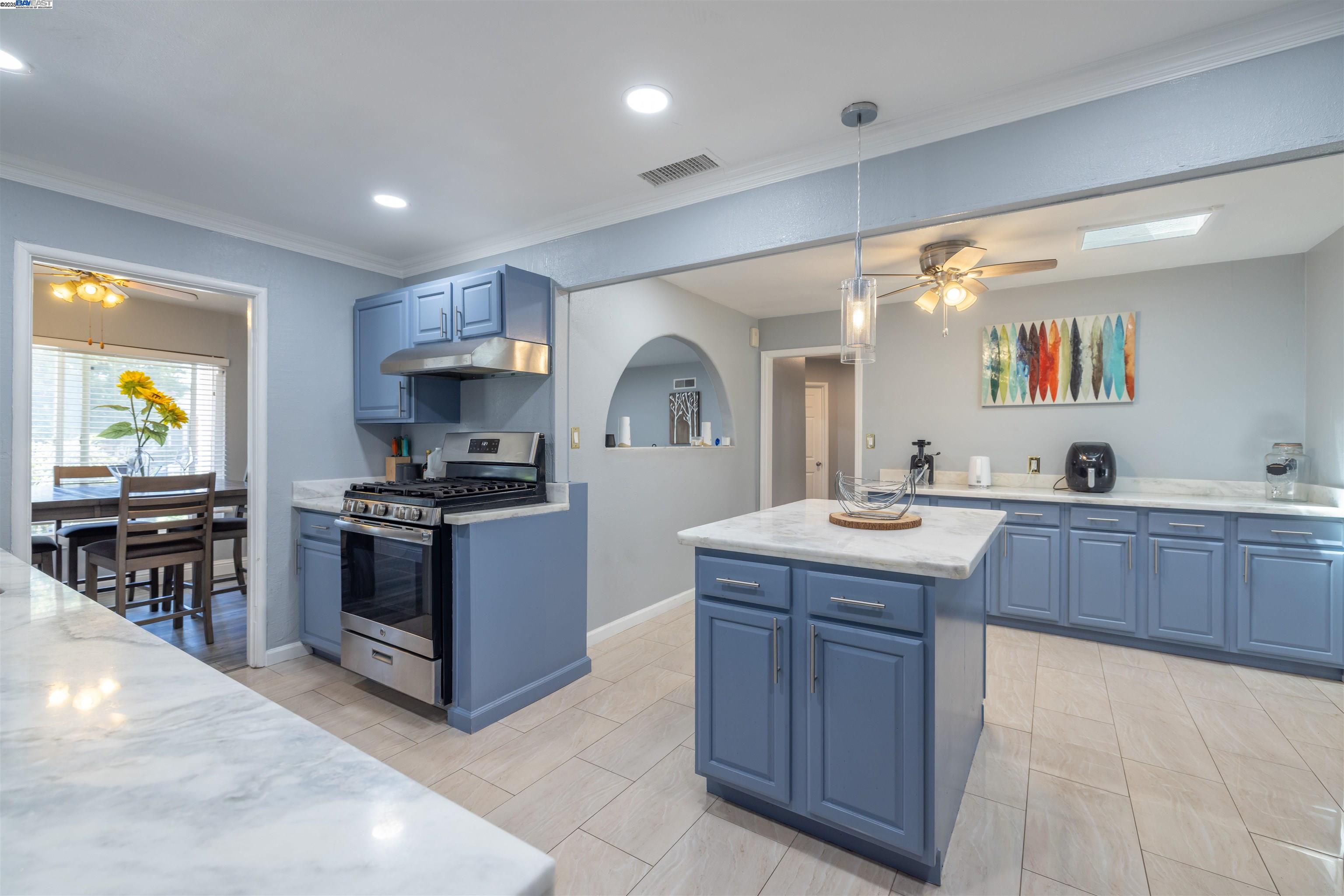 Detail Gallery Image 33 of 44 For 3459 W Euclid Ave, Stockton,  CA 95204 - 3 Beds | 2 Baths