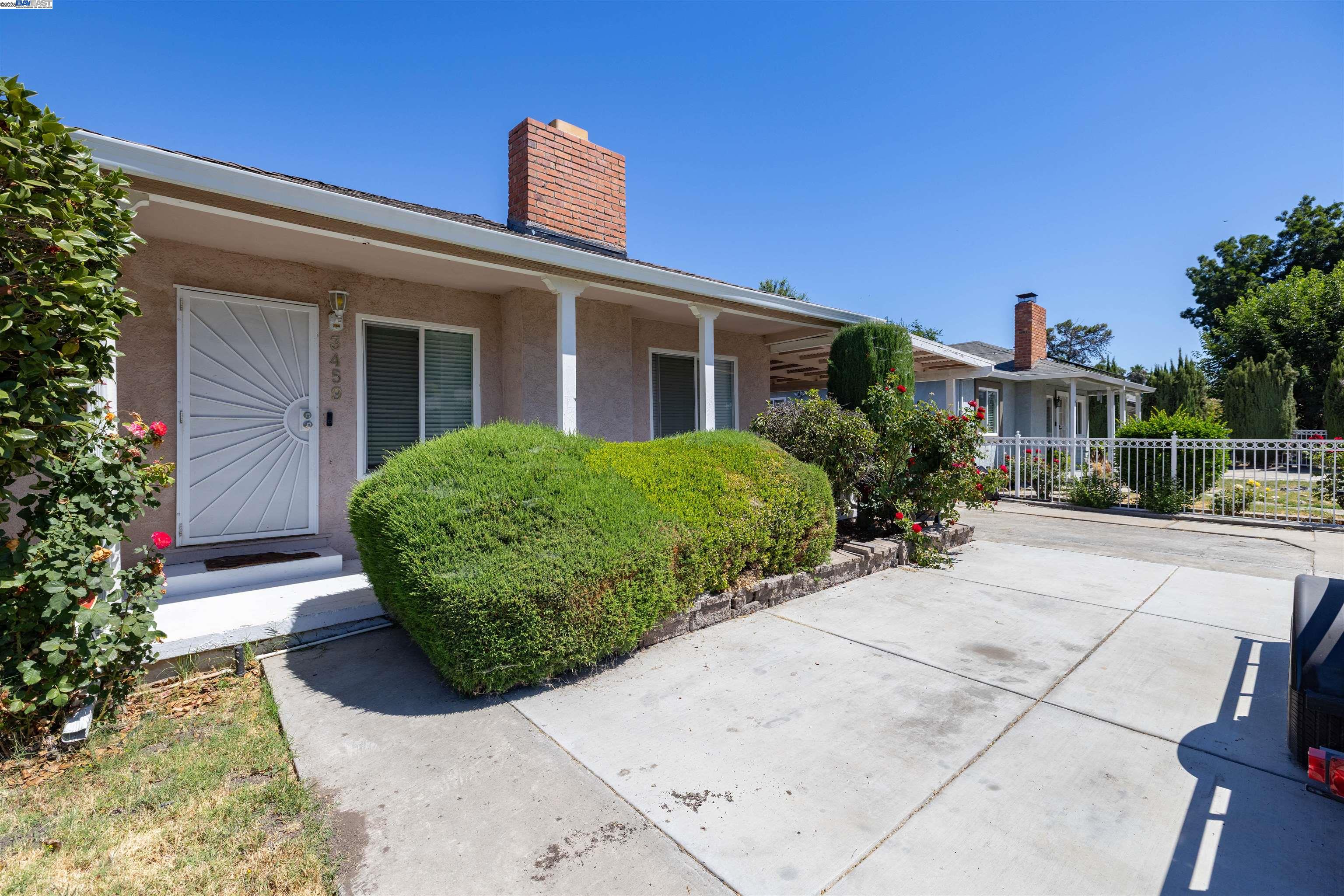 Detail Gallery Image 6 of 44 For 3459 W Euclid Ave, Stockton,  CA 95204 - 3 Beds | 2 Baths