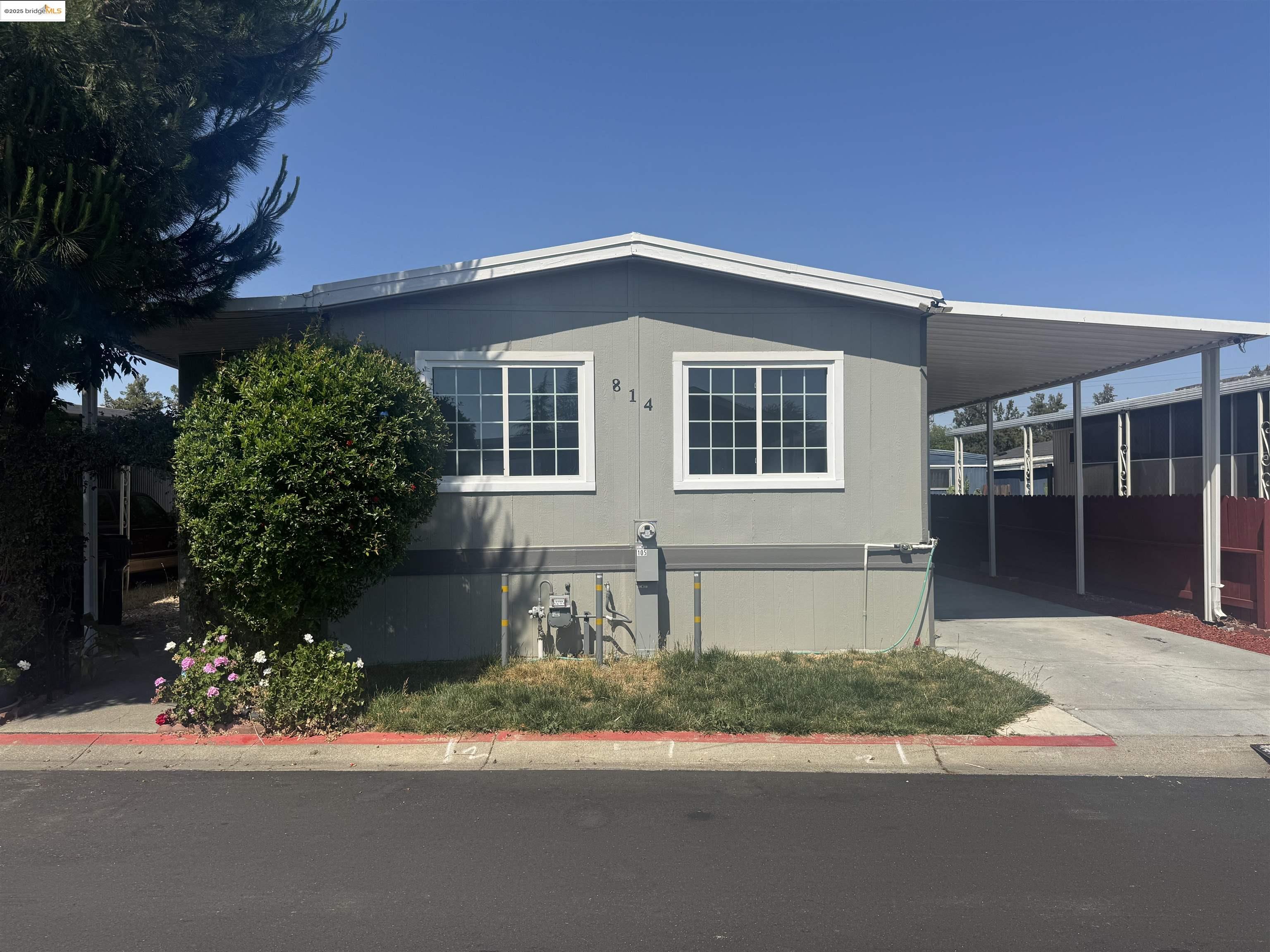 Detail Gallery Image 1 of 14 For 814 Sundial Circle #105,  Livermore,  CA 94551 - 2 Beds | 2 Baths
