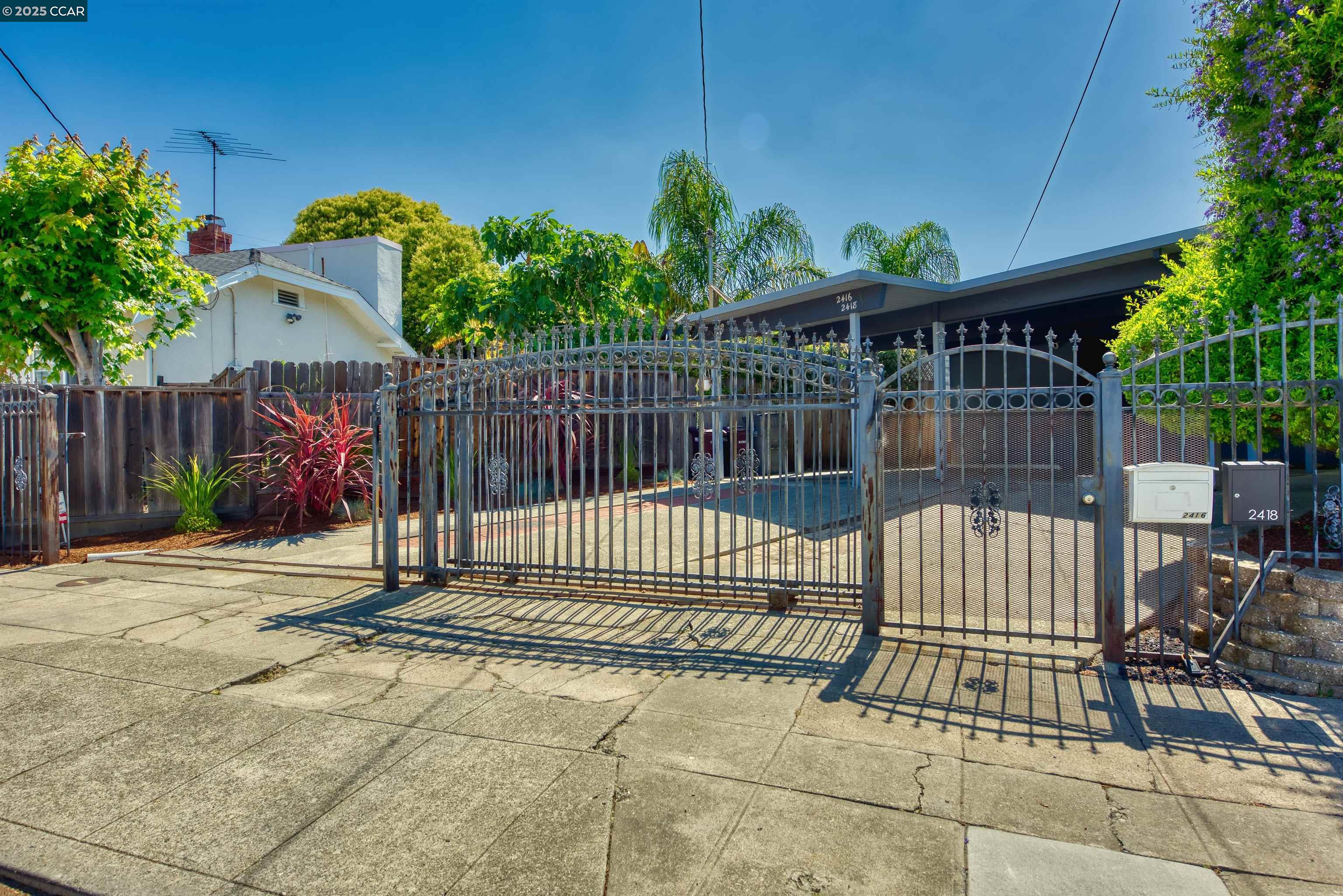 Detail Gallery Image 3 of 26 For 2416-2418 Kingsland Ave, Oakland,  CA 94601 - – Beds | – Baths