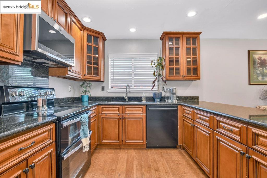Detail Gallery Image 6 of 33 For 3255 G St, Antioch,  CA 94509 - 3 Beds | 2 Baths