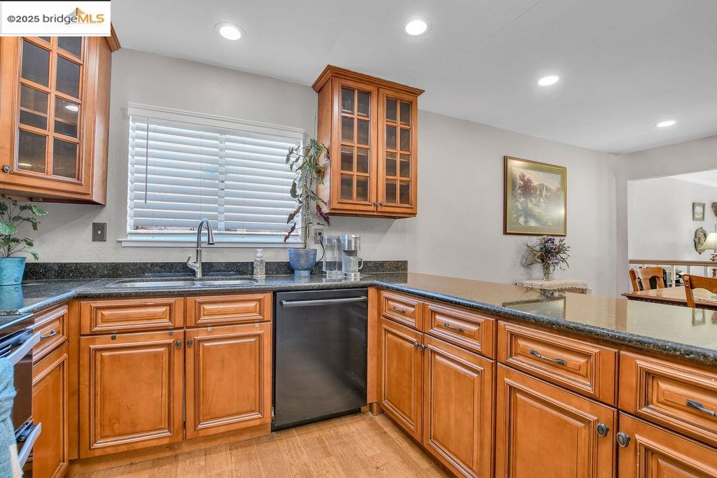 Detail Gallery Image 7 of 33 For 3255 G St, Antioch,  CA 94509 - 3 Beds | 2 Baths