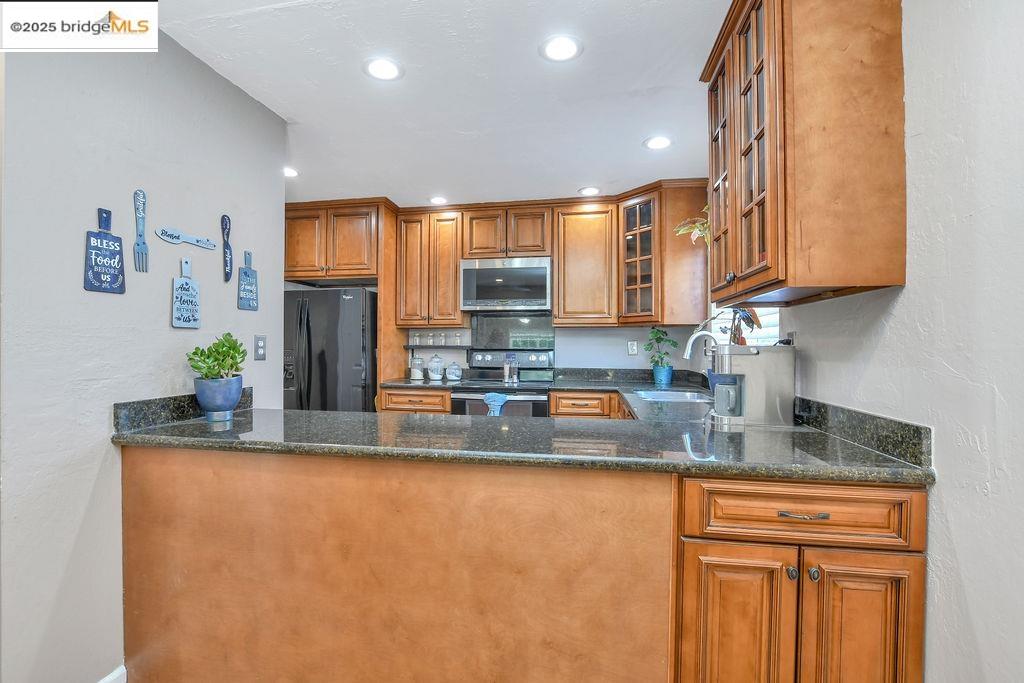 Detail Gallery Image 8 of 33 For 3255 G St, Antioch,  CA 94509 - 3 Beds | 2 Baths