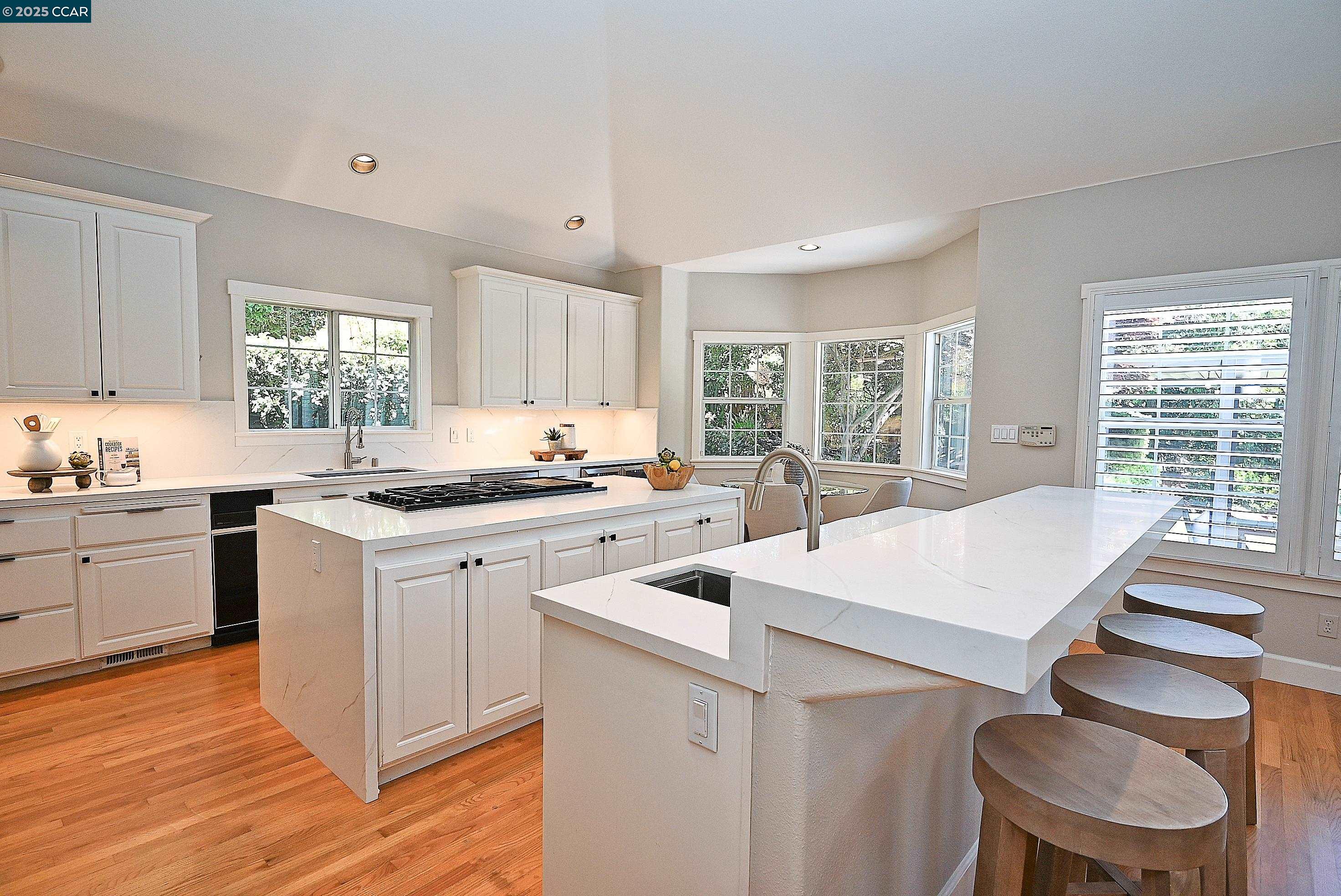 Detail Gallery Image 12 of 60 For 421 Twin Oaks Ln, Walnut Creek,  CA 94596 - 5 Beds | 3/1 Baths