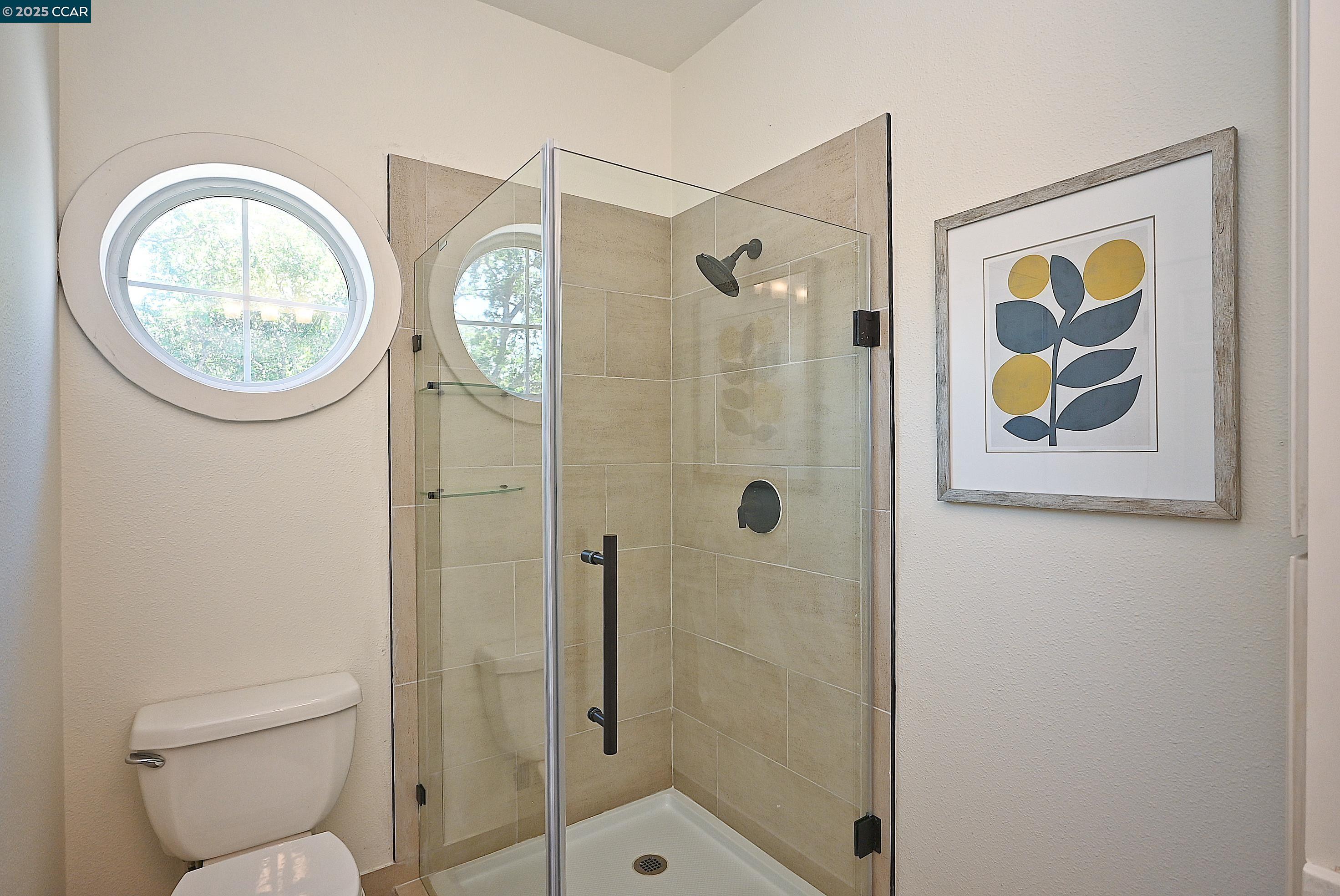 Detail Gallery Image 21 of 60 For 421 Twin Oaks Ln, Walnut Creek,  CA 94596 - 5 Beds | 3/1 Baths