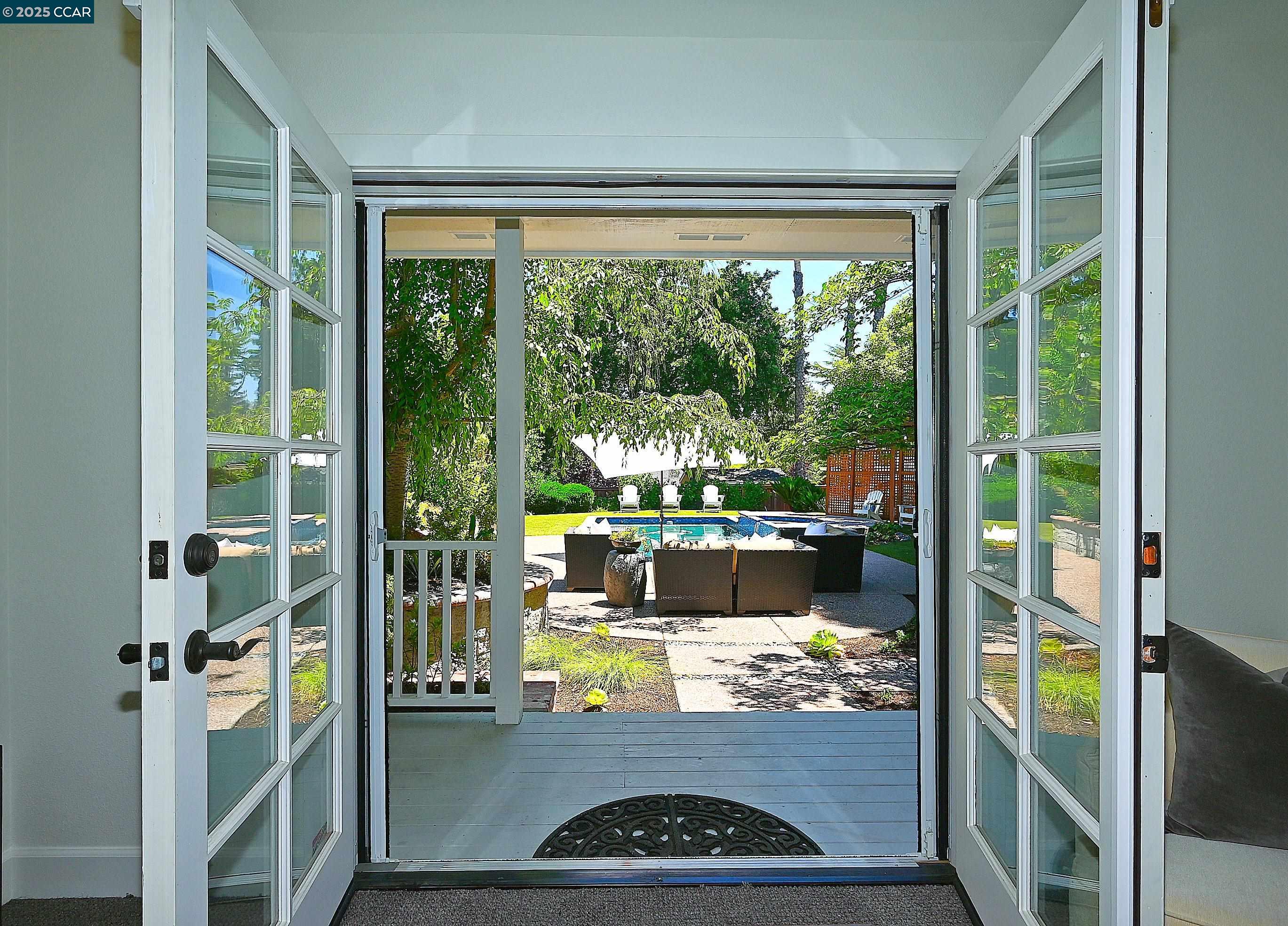 Detail Gallery Image 27 of 60 For 421 Twin Oaks Ln, Walnut Creek,  CA 94596 - 5 Beds | 3/1 Baths