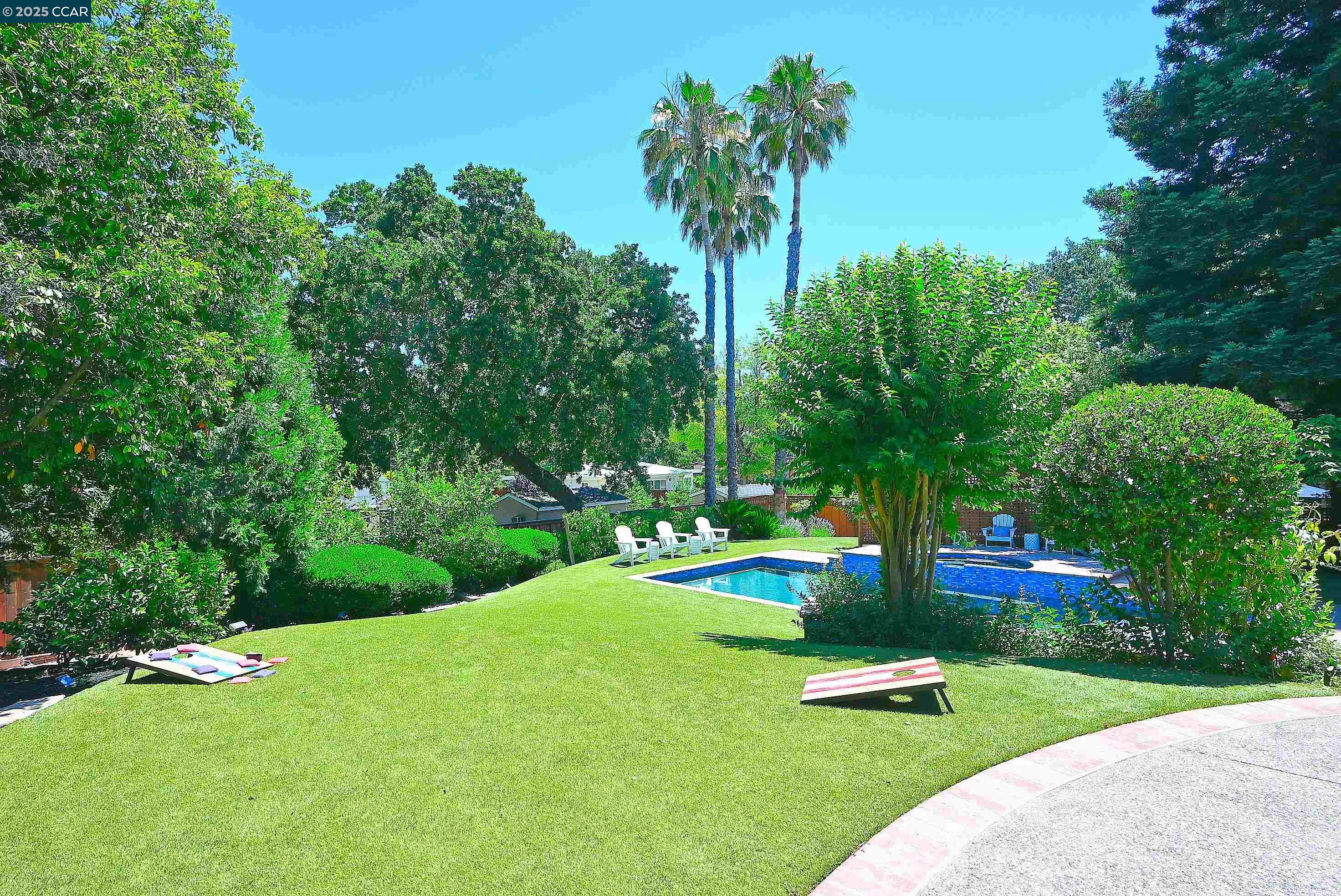 Detail Gallery Image 39 of 60 For 421 Twin Oaks Ln, Walnut Creek,  CA 94596 - 5 Beds | 3/1 Baths