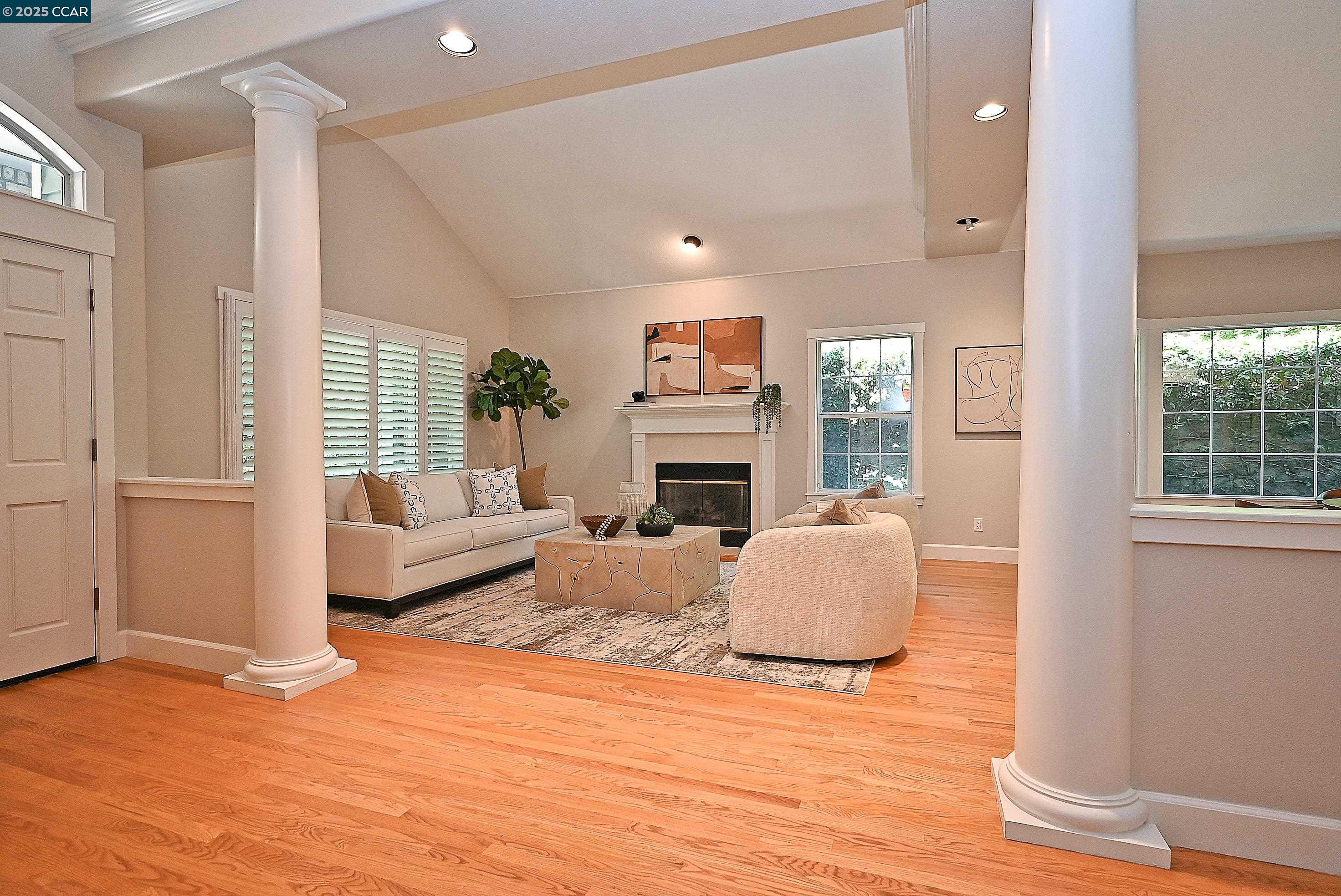 Detail Gallery Image 5 of 60 For 421 Twin Oaks Ln, Walnut Creek,  CA 94596 - 5 Beds | 3/1 Baths