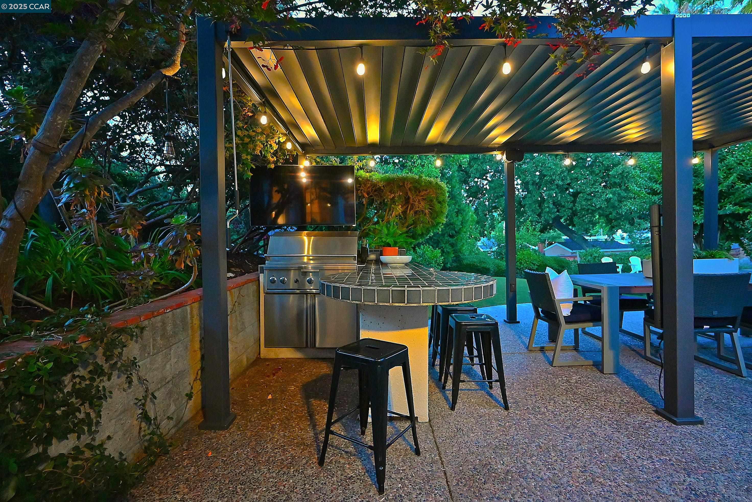 Detail Gallery Image 52 of 60 For 421 Twin Oaks Ln, Walnut Creek,  CA 94596 - 5 Beds | 3/1 Baths