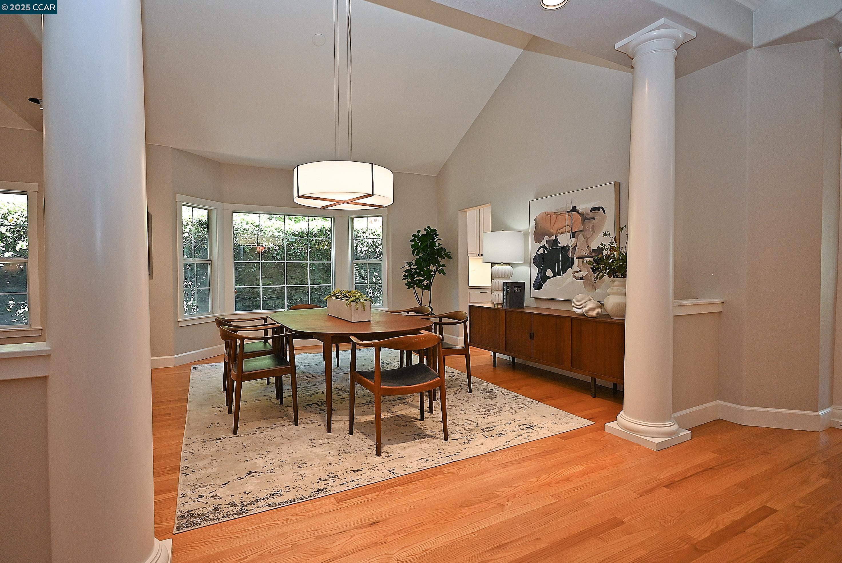 Detail Gallery Image 8 of 60 For 421 Twin Oaks Ln, Walnut Creek,  CA 94596 - 5 Beds | 3/1 Baths