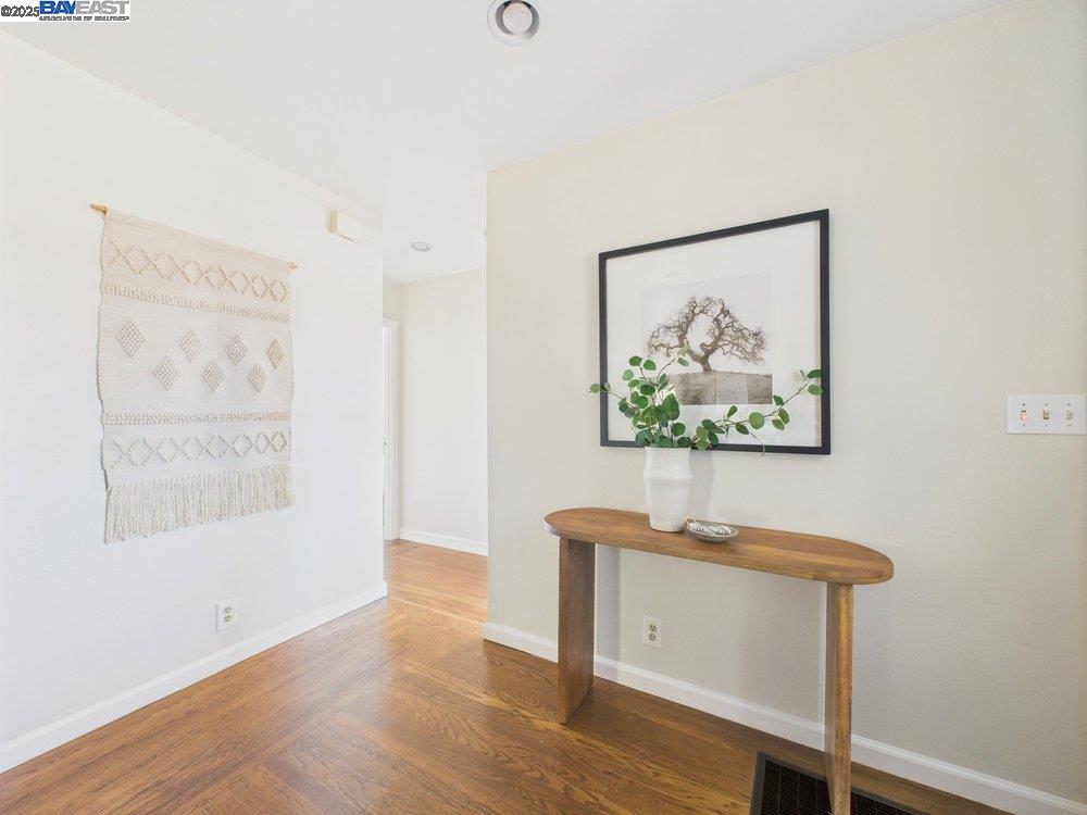 Detail Gallery Image 11 of 60 For 4418 Virginia Ave, Oakland,  CA 94619 - 4 Beds | 2 Baths