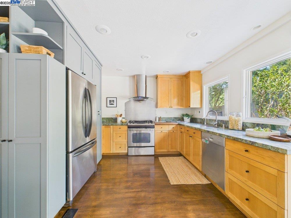 Detail Gallery Image 13 of 60 For 4418 Virginia Ave, Oakland,  CA 94619 - 4 Beds | 2 Baths