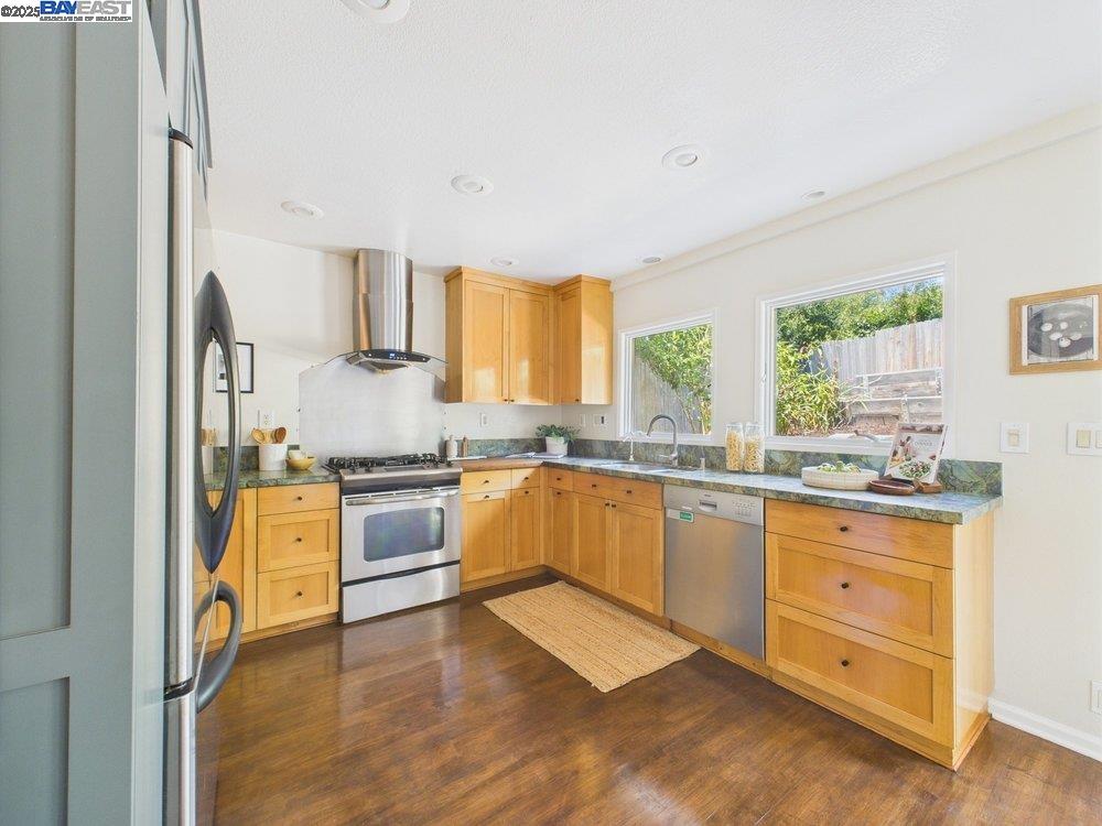 Detail Gallery Image 14 of 60 For 4418 Virginia Ave, Oakland,  CA 94619 - 4 Beds | 2 Baths