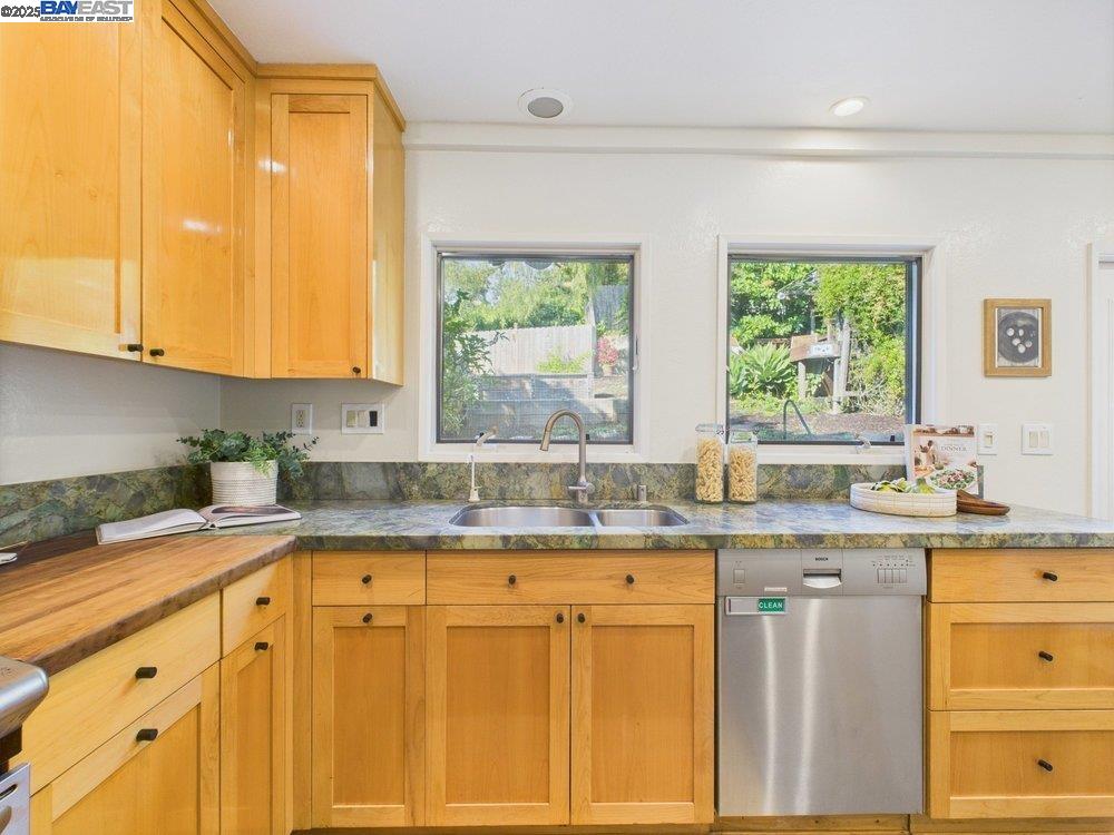 Detail Gallery Image 50 of 60 For 4418 Virginia Ave, Oakland,  CA 94619 - 4 Beds | 2 Baths