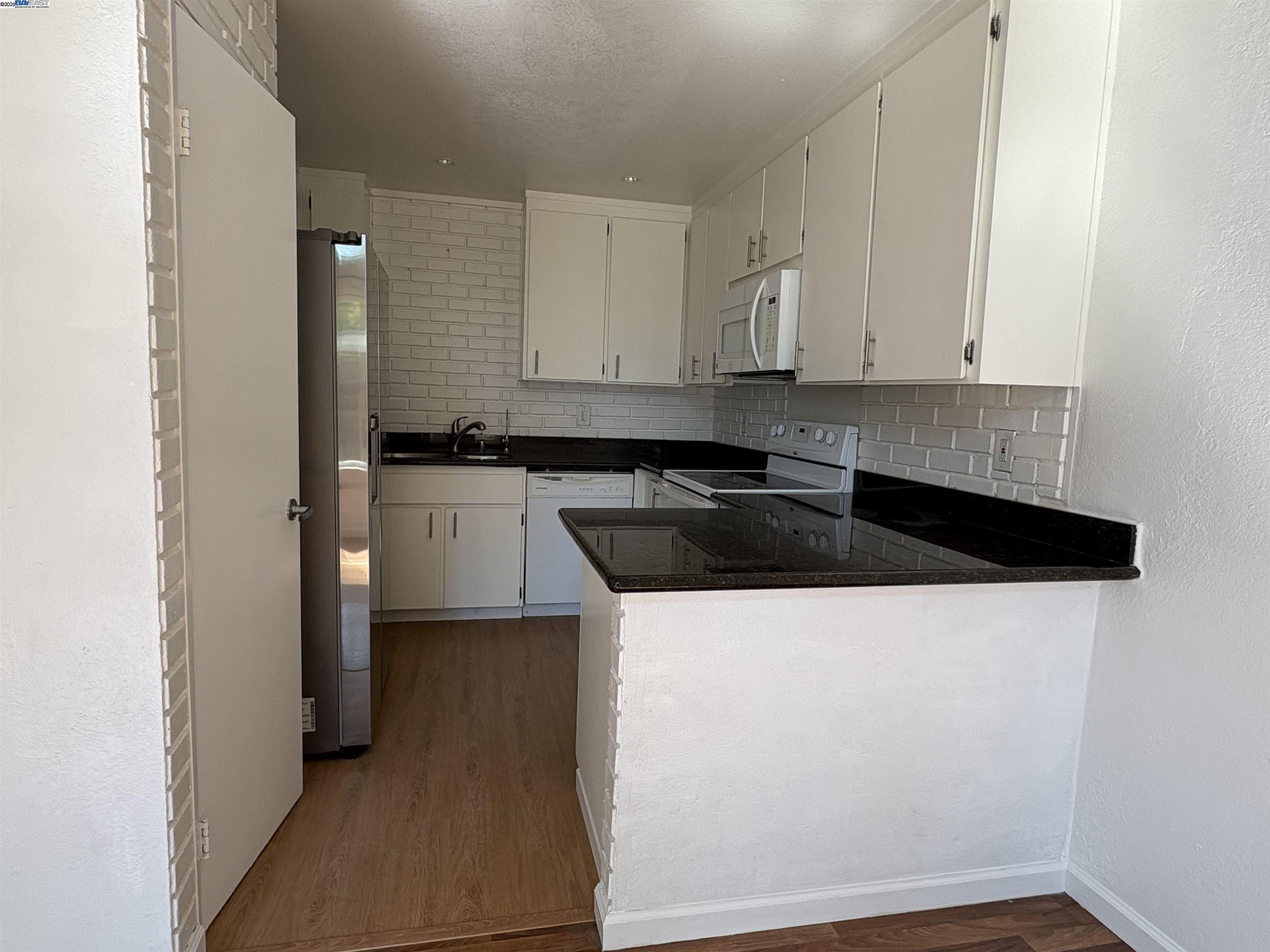 Photo #7: 41104629 Listing: Photo #7