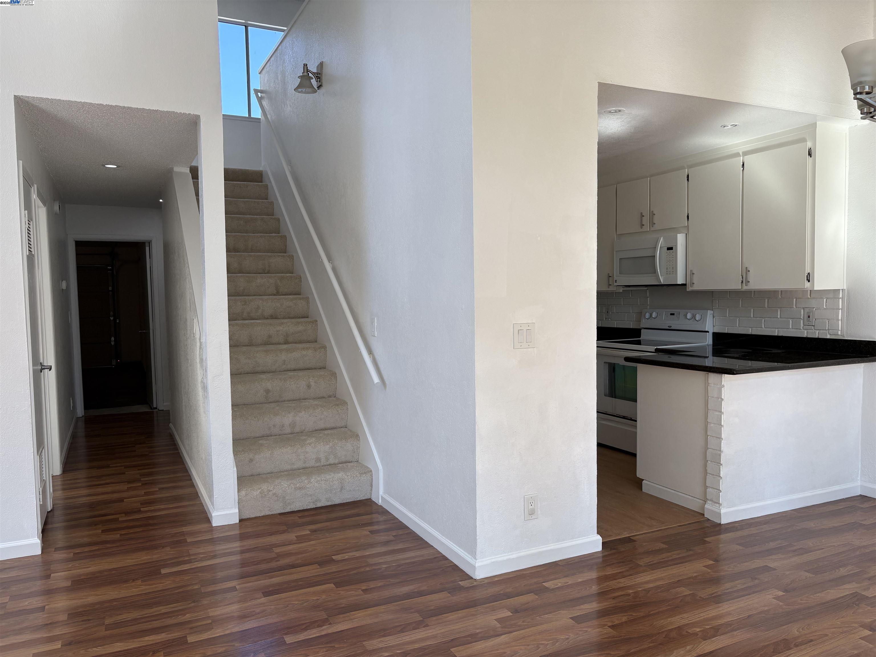 Photo #8: 41104629 Listing: Photo #8
