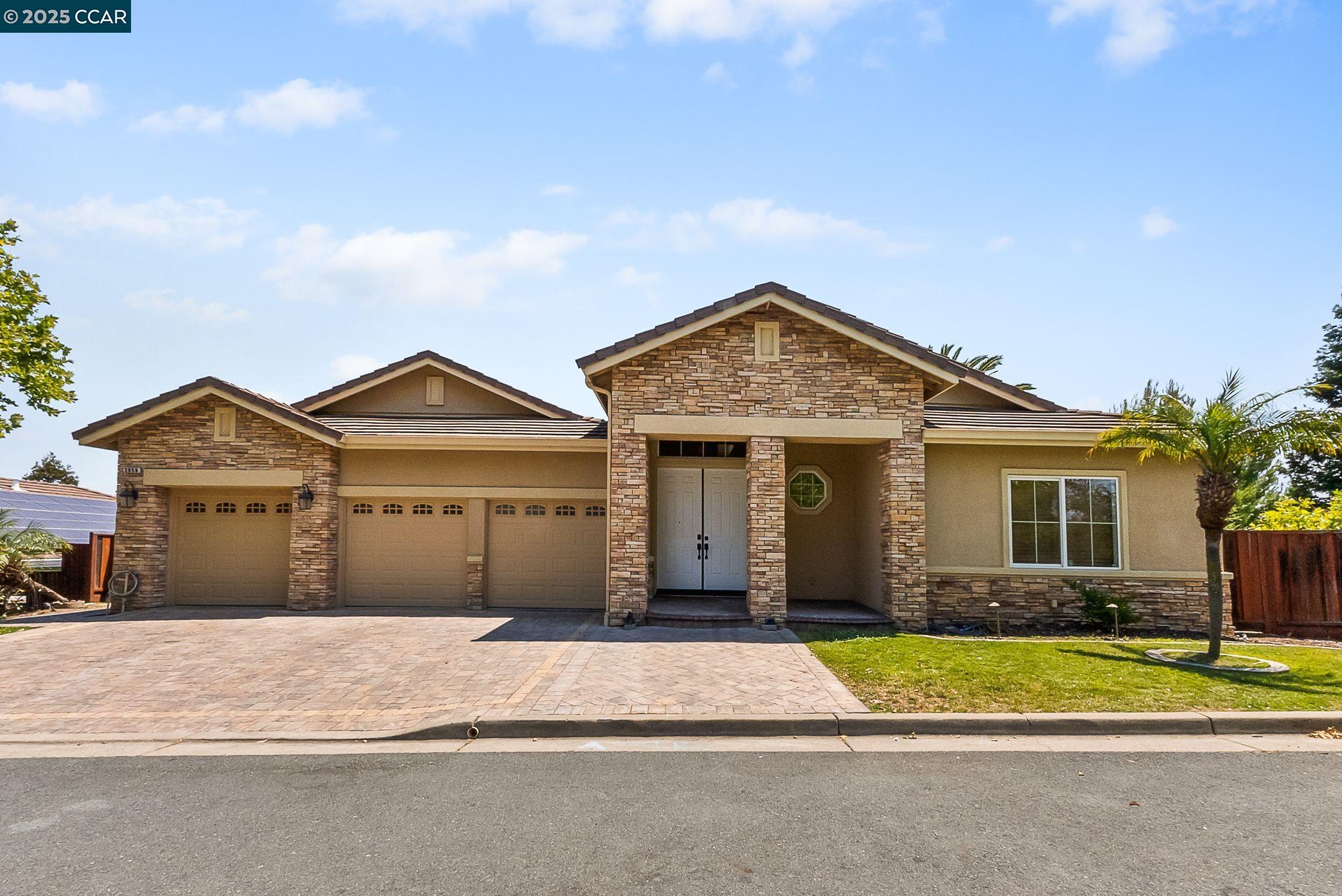 Detail Gallery Image 2 of 41 For 2058 Marazzani Dr, Martinez,  CA 94553 - 5 Beds | 2/1 Baths