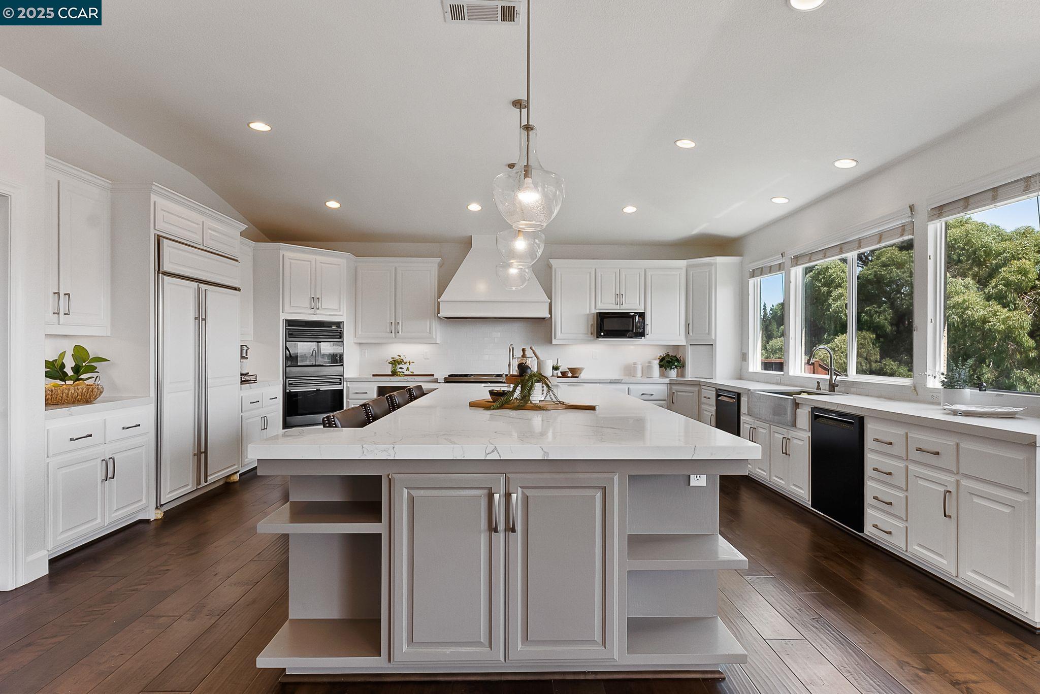 Detail Gallery Image 16 of 41 For 2058 Marazzani Dr, Martinez,  CA 94553 - 5 Beds | 2/1 Baths