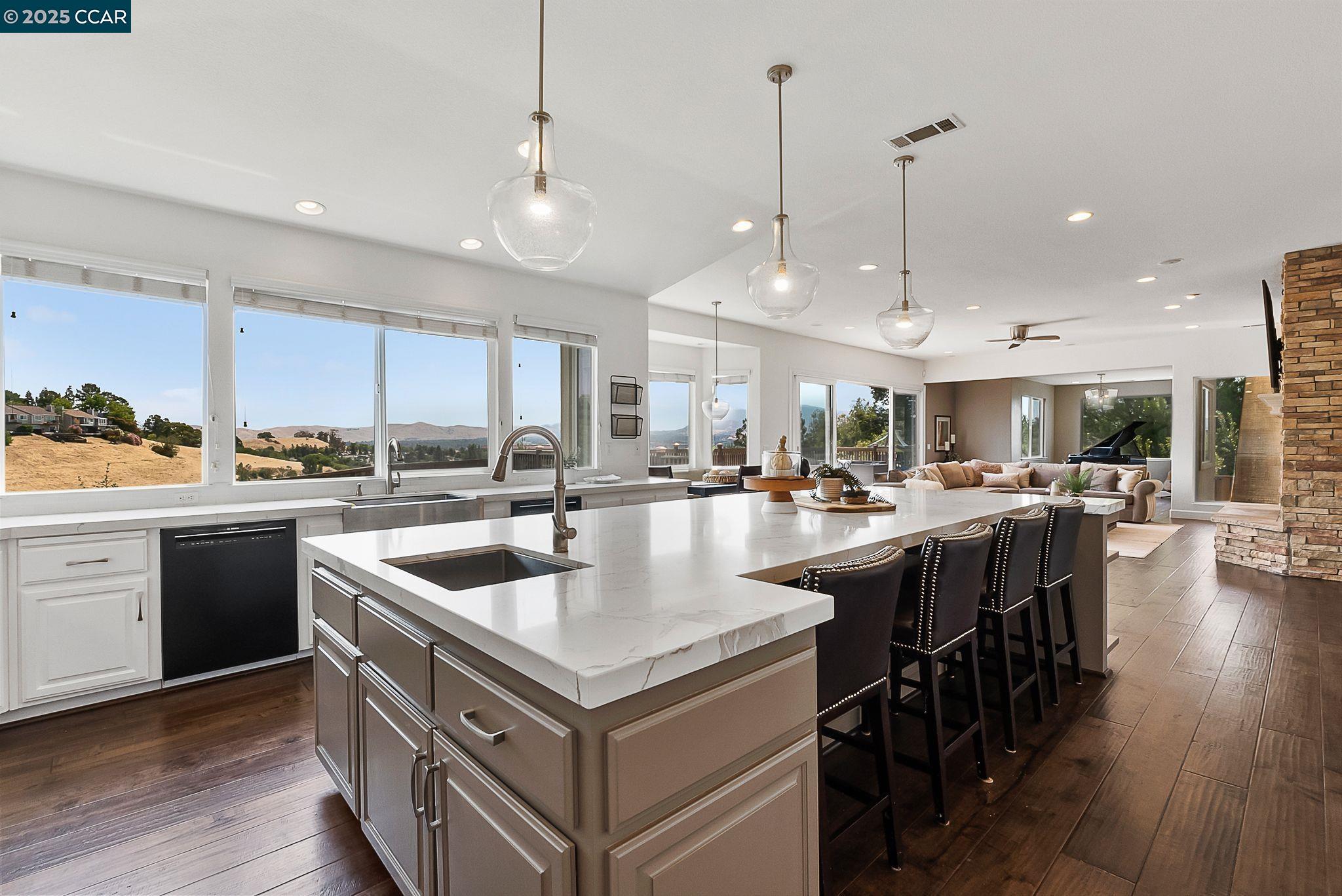 Detail Gallery Image 18 of 41 For 2058 Marazzani Dr, Martinez,  CA 94553 - 5 Beds | 2/1 Baths