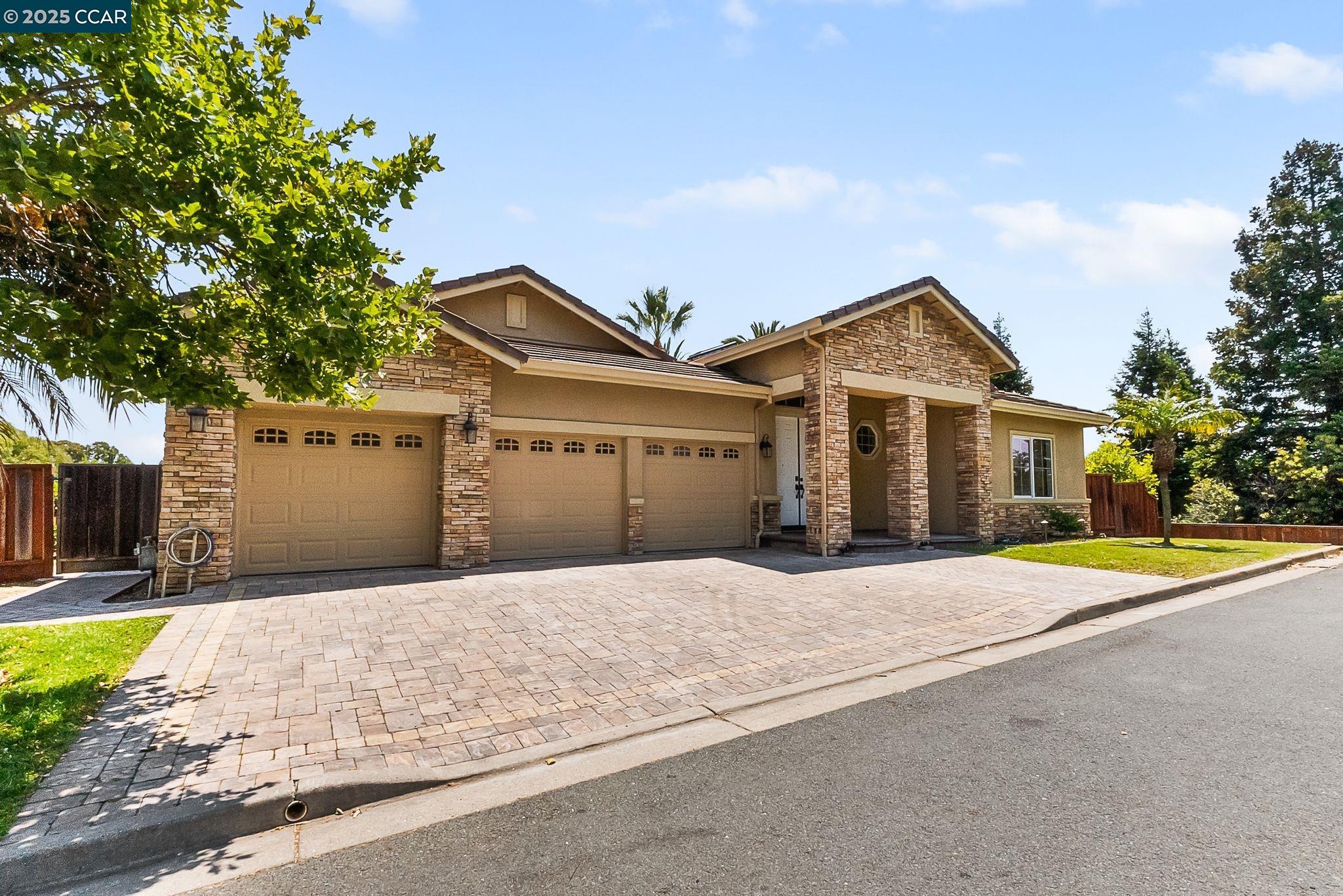 Detail Gallery Image 3 of 41 For 2058 Marazzani Dr, Martinez,  CA 94553 - 5 Beds | 2/1 Baths