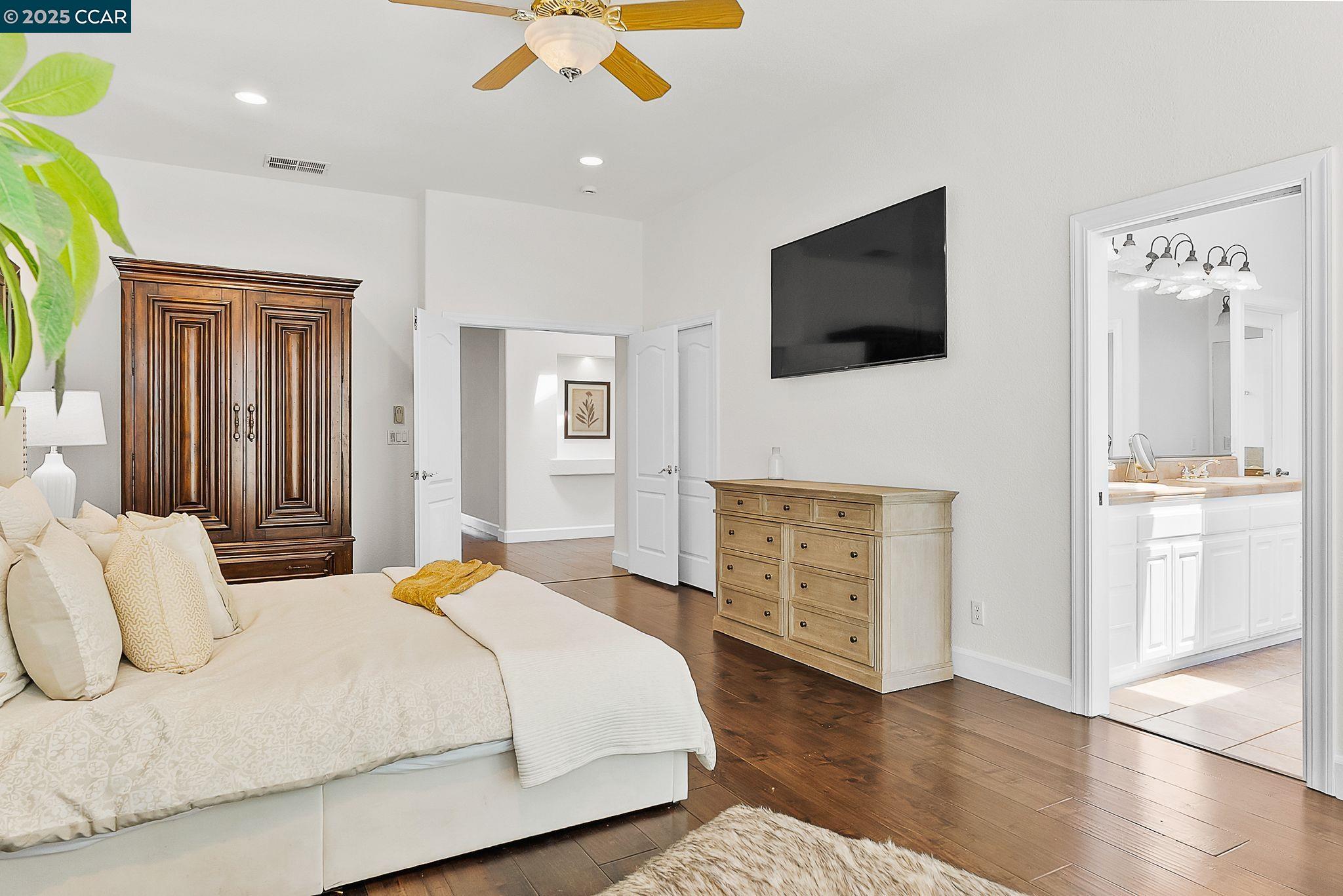 Detail Gallery Image 29 of 41 For 2058 Marazzani Dr, Martinez,  CA 94553 - 5 Beds | 2/1 Baths