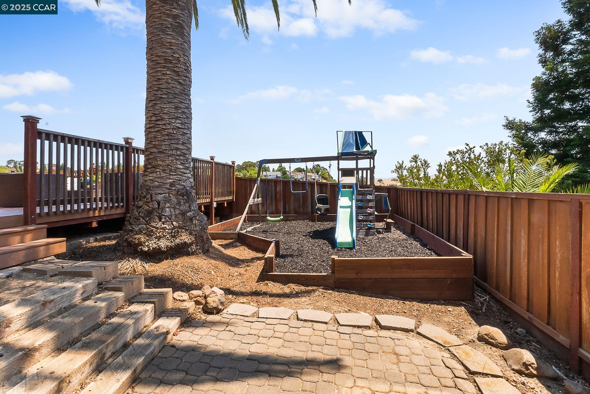 Detail Gallery Image 32 of 41 For 2058 Marazzani Dr, Martinez,  CA 94553 - 5 Beds | 2/1 Baths