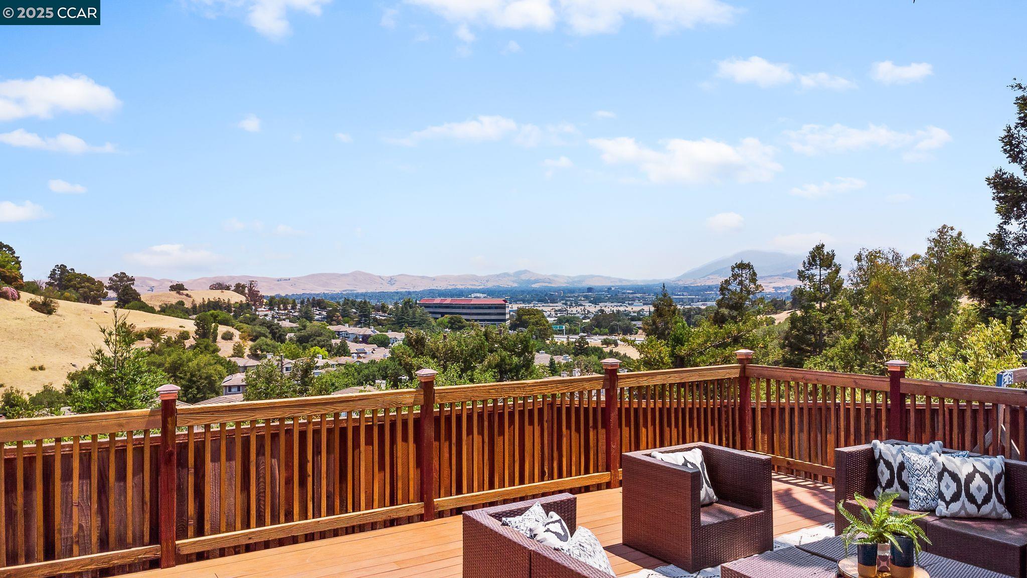 Detail Gallery Image 33 of 41 For 2058 Marazzani Dr, Martinez,  CA 94553 - 5 Beds | 2/1 Baths