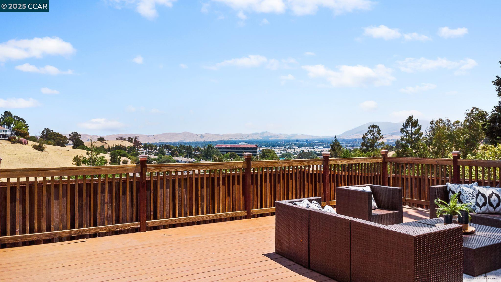 Detail Gallery Image 34 of 41 For 2058 Marazzani Dr, Martinez,  CA 94553 - 5 Beds | 2/1 Baths
