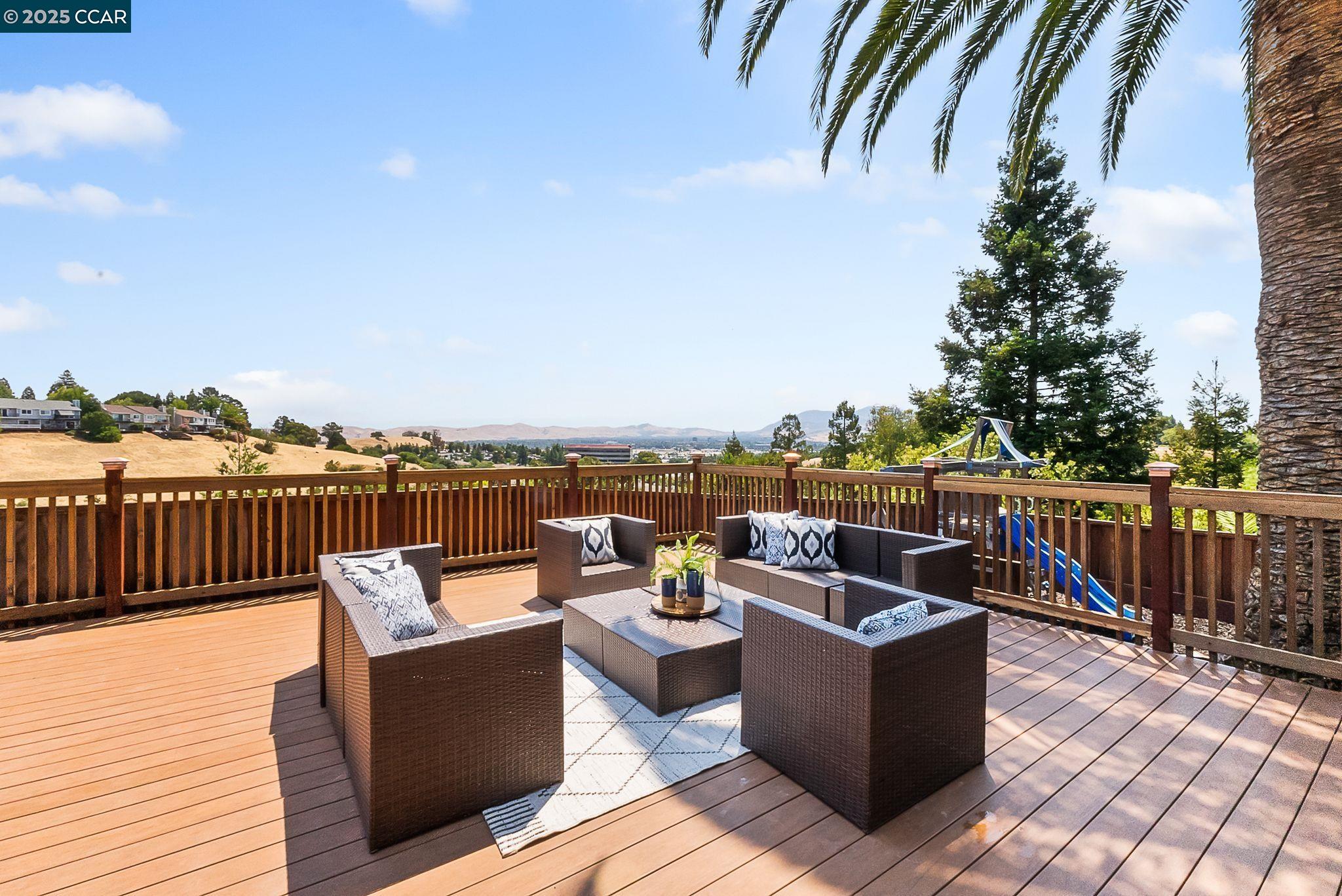 Detail Gallery Image 35 of 41 For 2058 Marazzani Dr, Martinez,  CA 94553 - 5 Beds | 2/1 Baths
