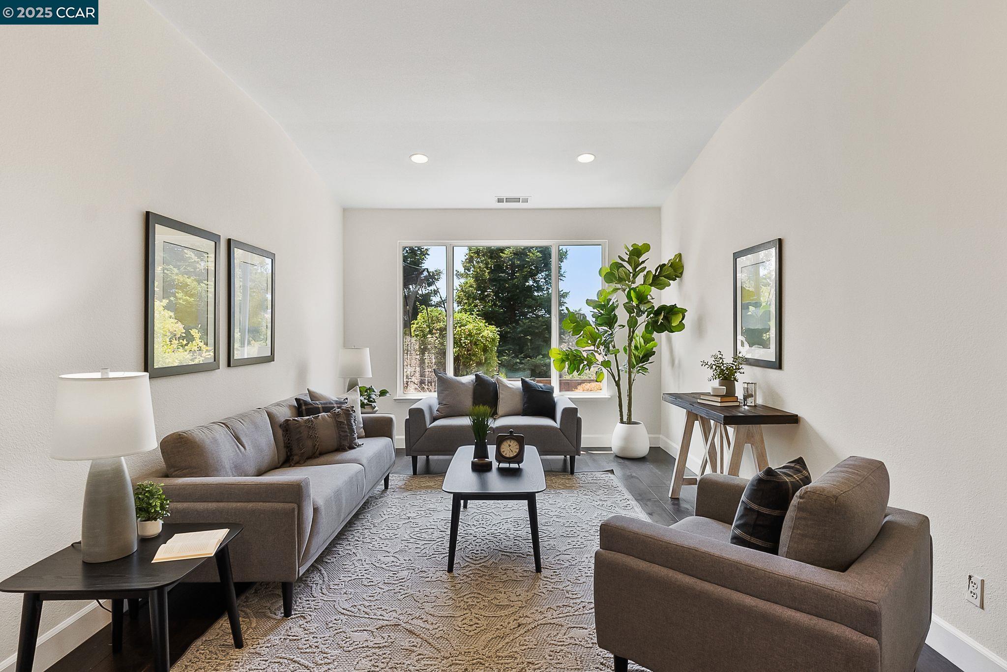 Detail Gallery Image 6 of 41 For 2058 Marazzani Dr, Martinez,  CA 94553 - 5 Beds | 2/1 Baths