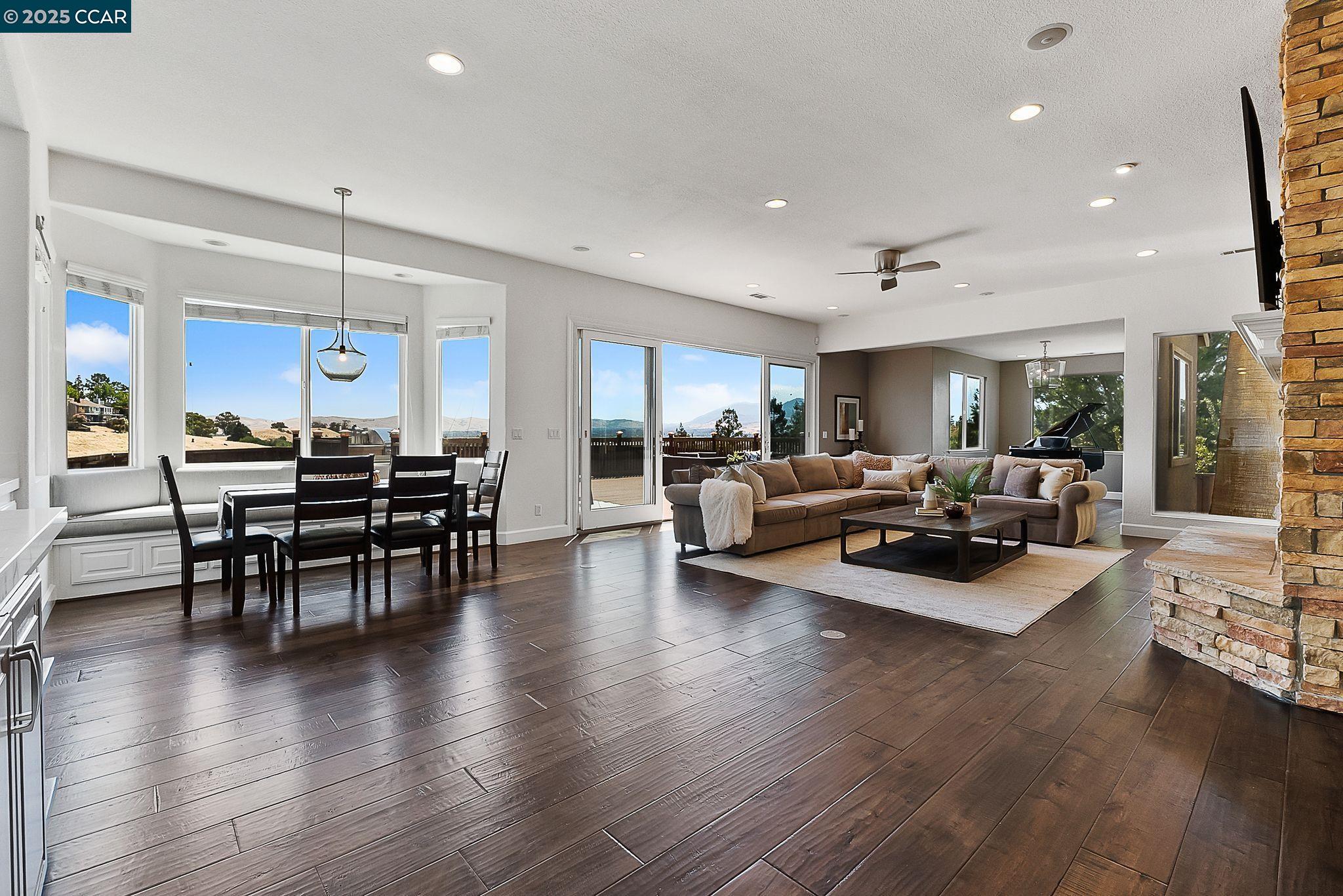 Detail Gallery Image 7 of 41 For 2058 Marazzani Dr, Martinez,  CA 94553 - 5 Beds | 2/1 Baths