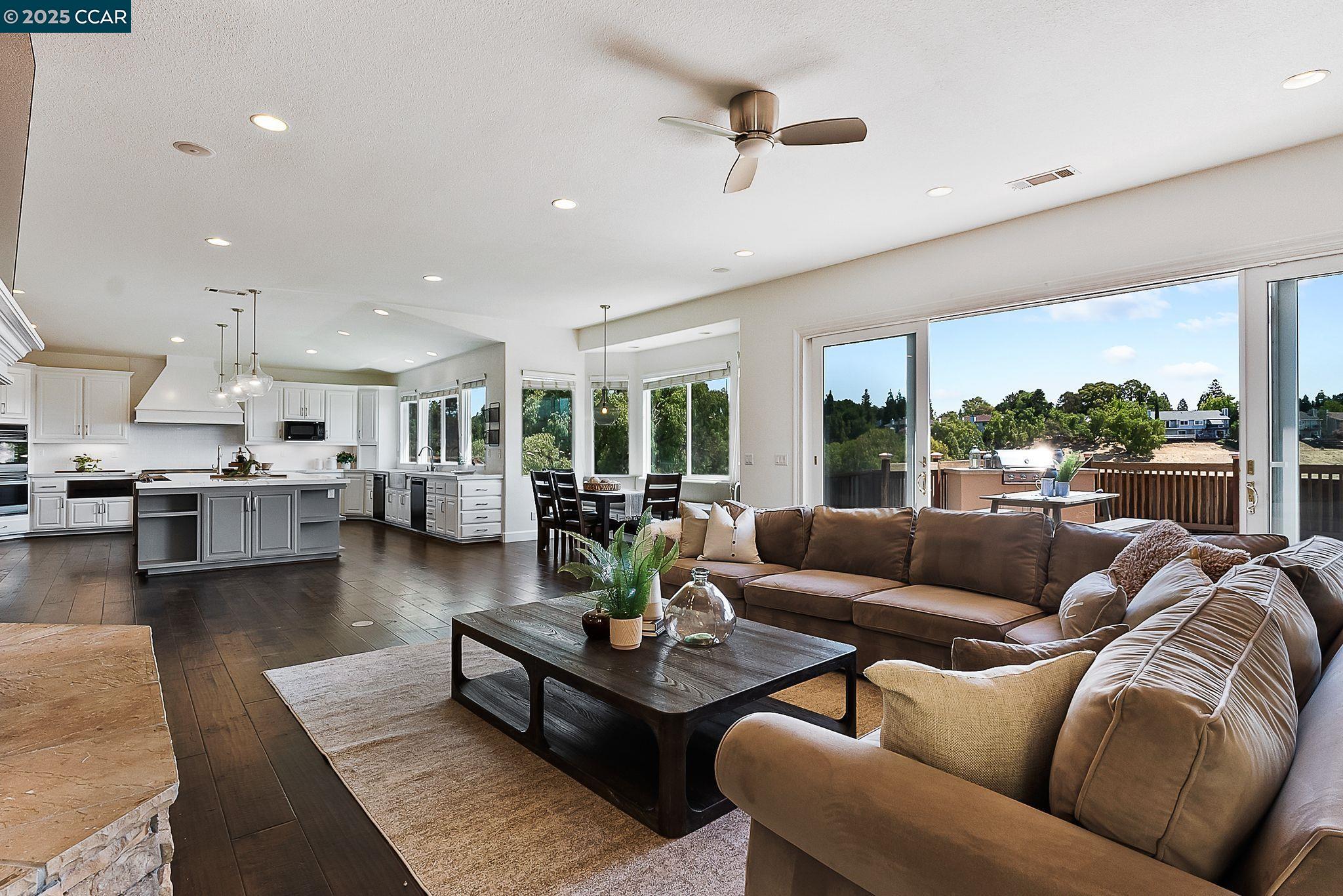 Detail Gallery Image 10 of 41 For 2058 Marazzani Dr, Martinez,  CA 94553 - 5 Beds | 2/1 Baths