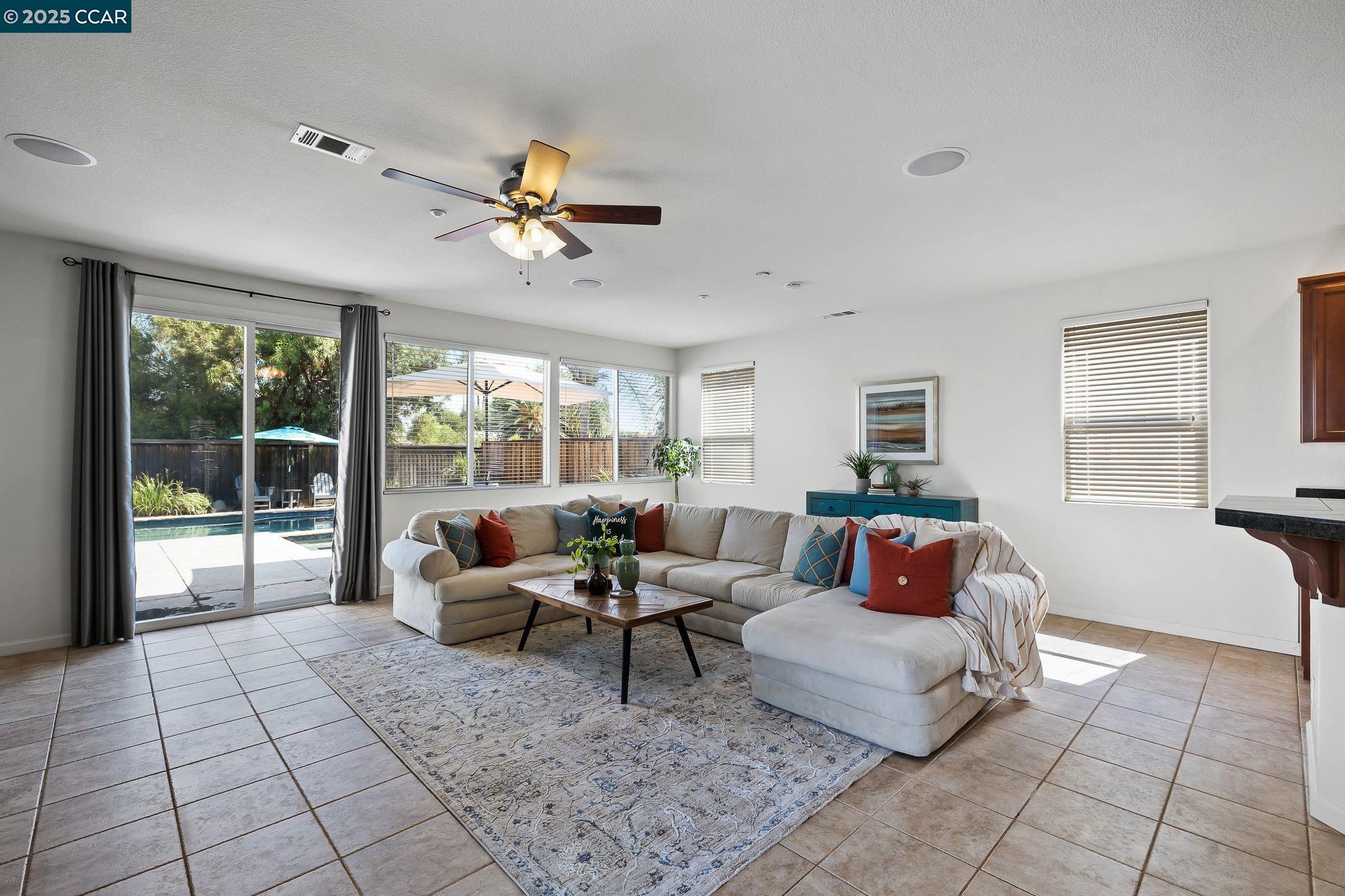 Detail Gallery Image 14 of 59 For 127 Sanford Ct, Brentwood,  CA 94513 - 4 Beds | 2/1 Baths