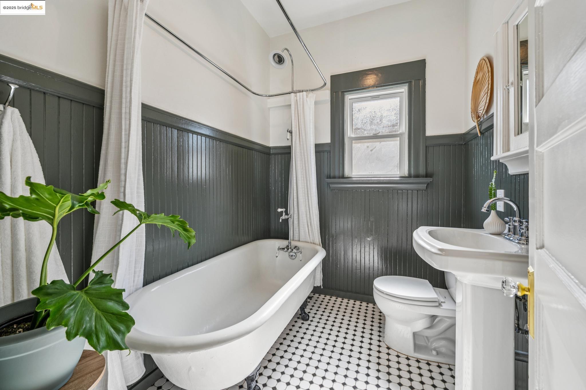 Detail Gallery Image 38 of 58 For 478-480 43rd St, Oakland,  CA 94609 - – Beds | – Baths
