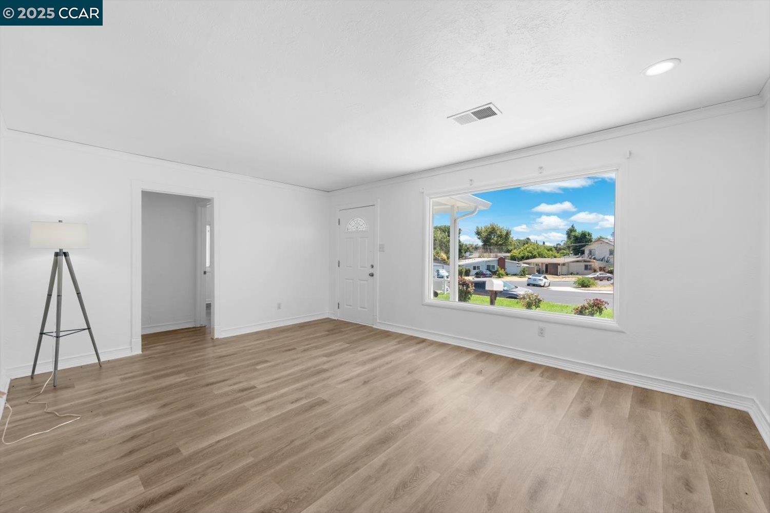 Detail Gallery Image 5 of 33 For 29 E Madill St, Antioch,  CA 94509 - 3 Beds | 1 Baths