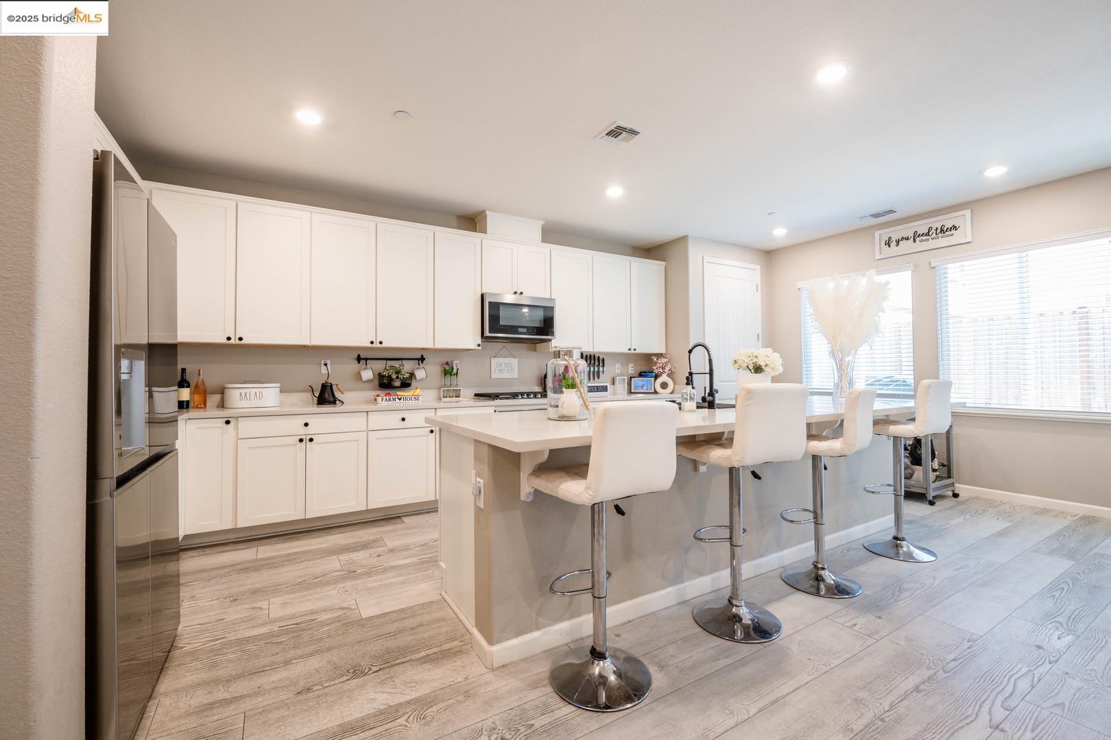 Detail Gallery Image 4 of 27 For 5132 Kevin Pl, Rohnert Park,  CA 94928 - 4 Beds | 3 Baths