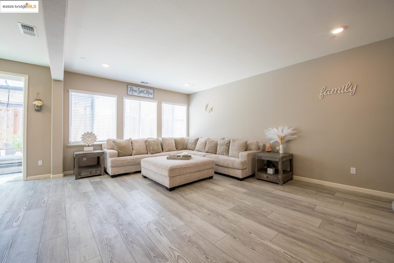 Detail Gallery Image 8 of 27 For 5132 Kevin Pl, Rohnert Park,  CA 94928 - 4 Beds | 3 Baths
