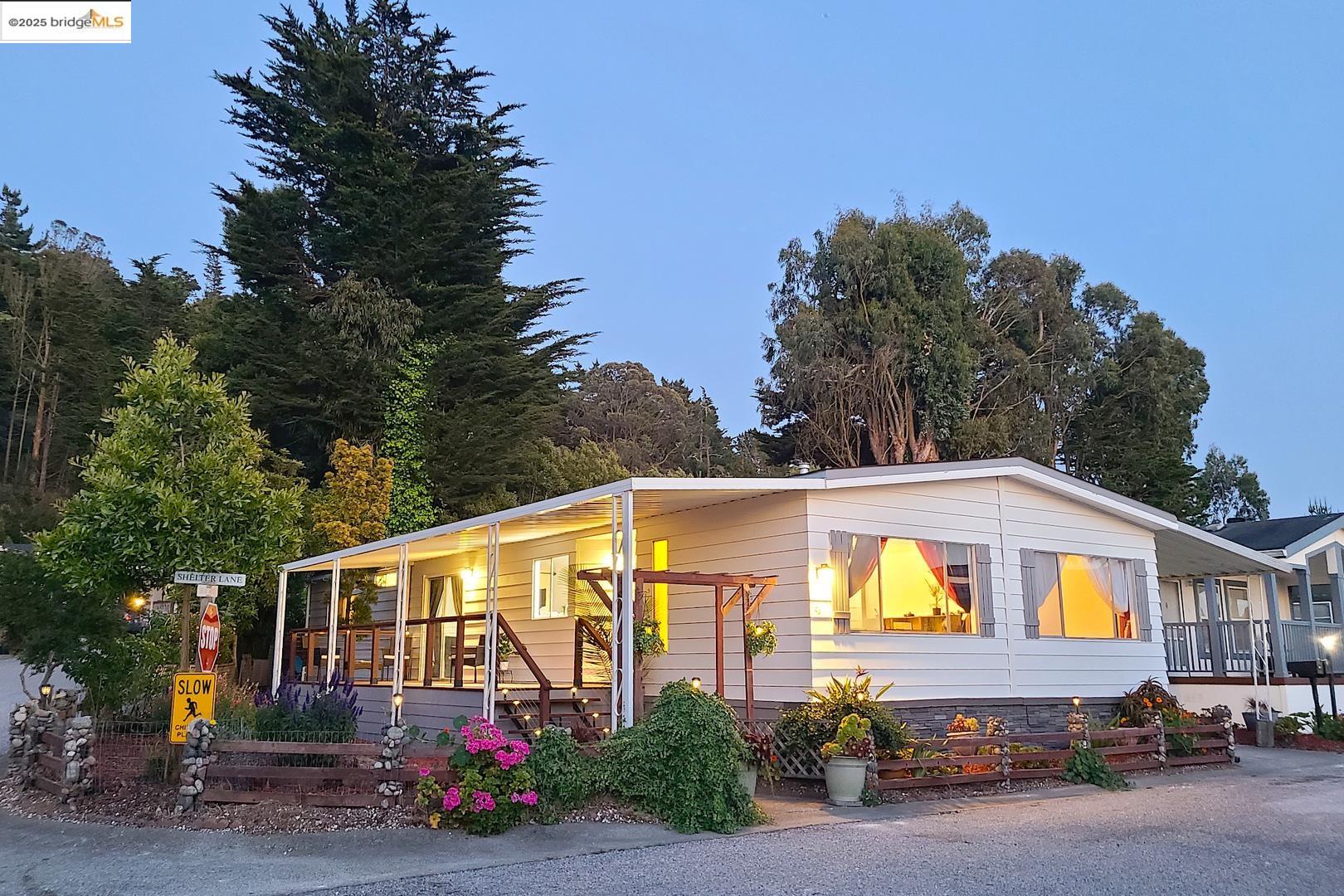 Detail Gallery Image 2 of 31 For 94 Shelter Ln, Daly City,  CA 94014 - 2 Beds | 2 Baths
