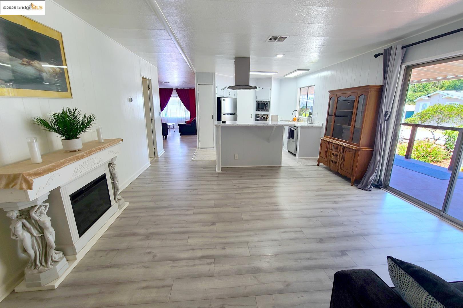 Detail Gallery Image 14 of 31 For 94 Shelter Ln, Daly City,  CA 94014 - 2 Beds | 2 Baths