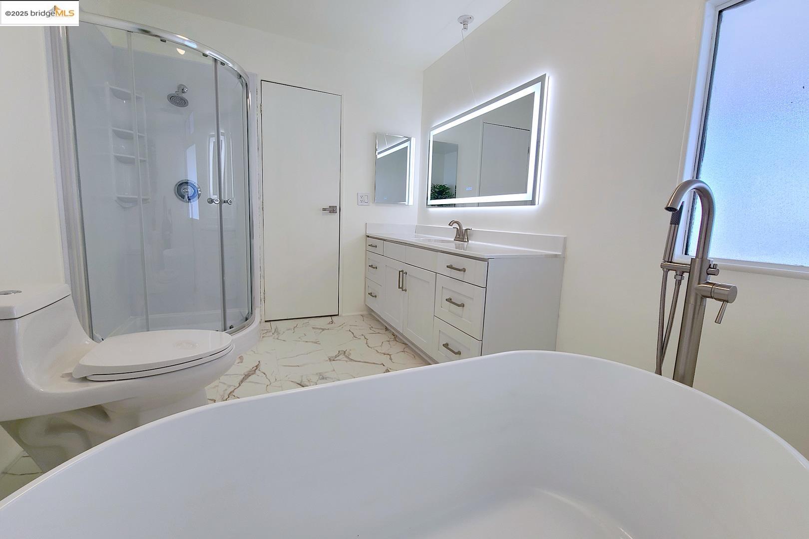 Detail Gallery Image 20 of 31 For 94 Shelter Ln, Daly City,  CA 94014 - 2 Beds | 2 Baths